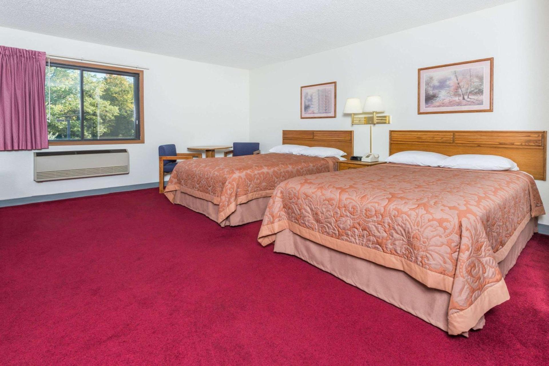 Super 8 by Wyndham Front Royal Near Shenandoah National Park photo 10