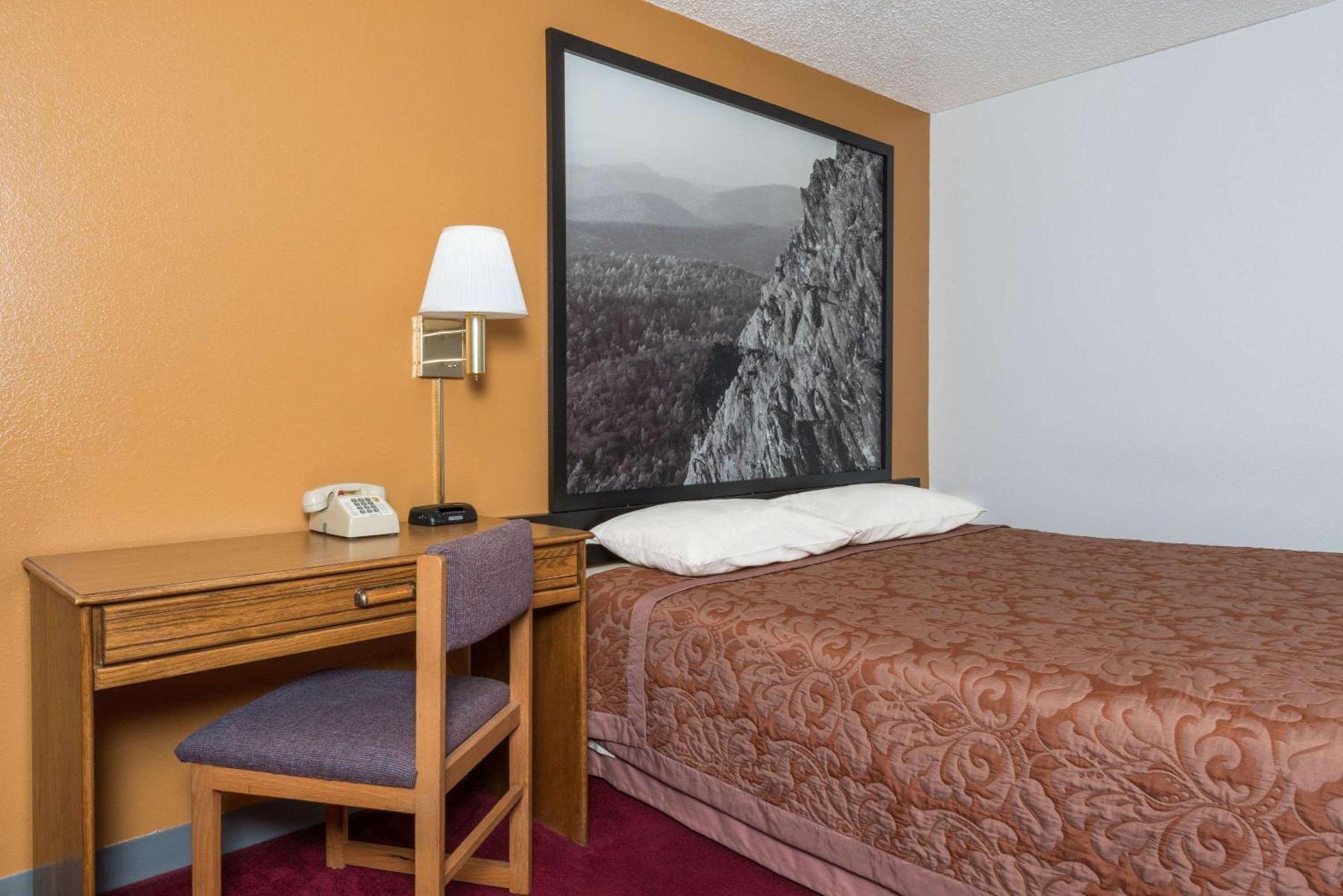 Super 8 by Wyndham Front Royal Near Shenandoah National Park photo 11