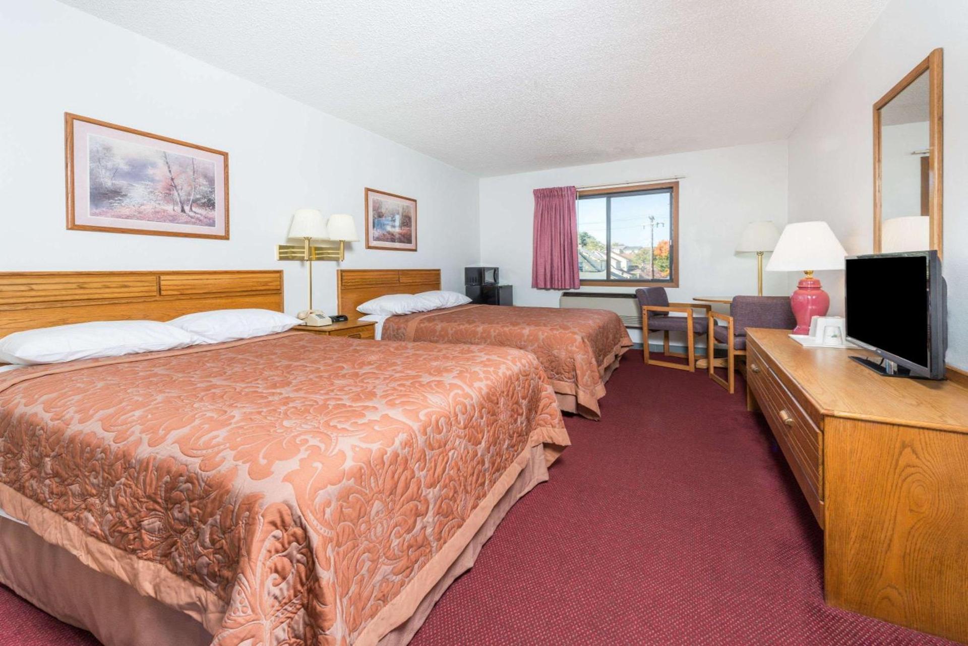Super 8 by Wyndham Front Royal Near Shenandoah National Park photo 4