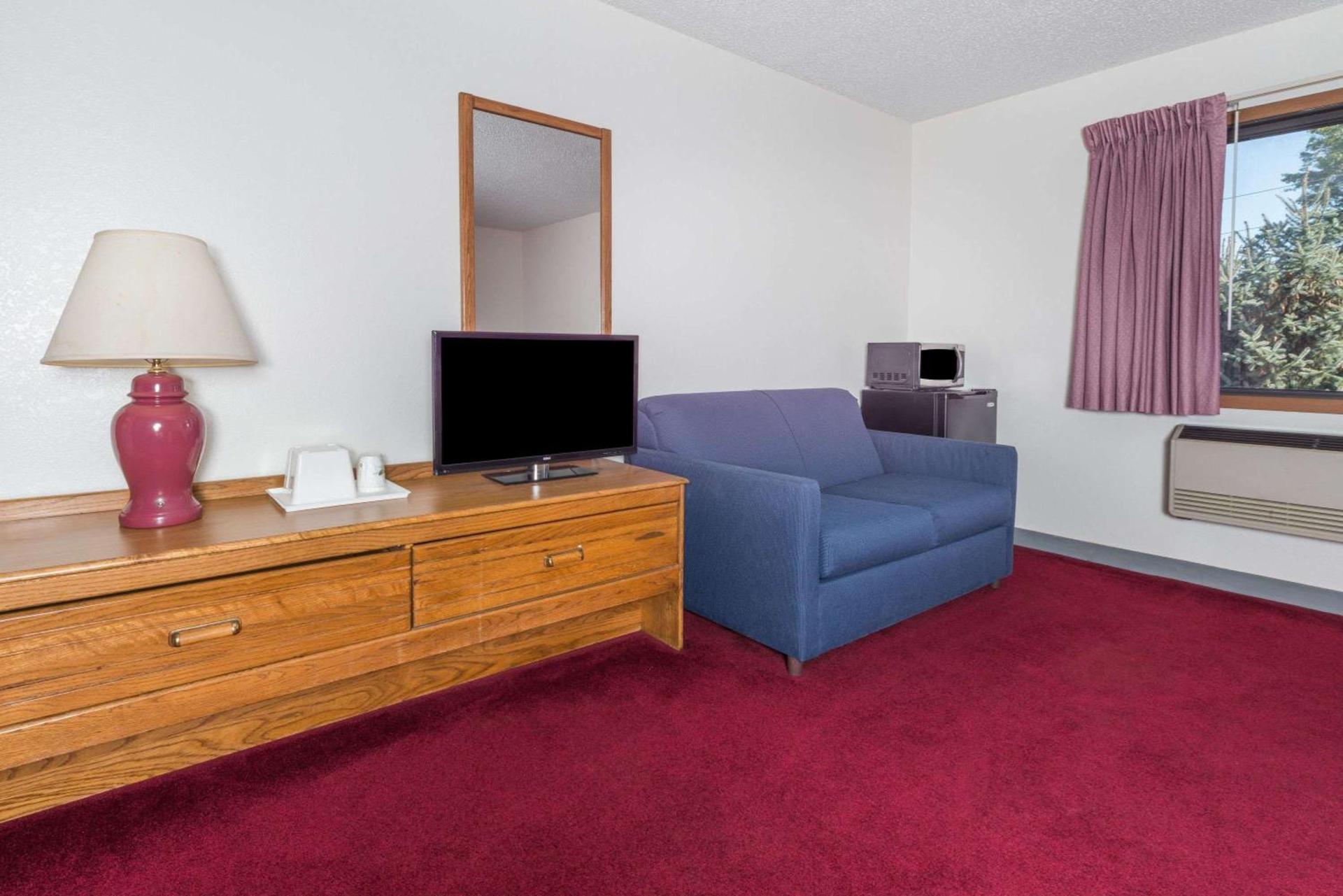 Super 8 by Wyndham Front Royal Near Shenandoah National Park photo 13