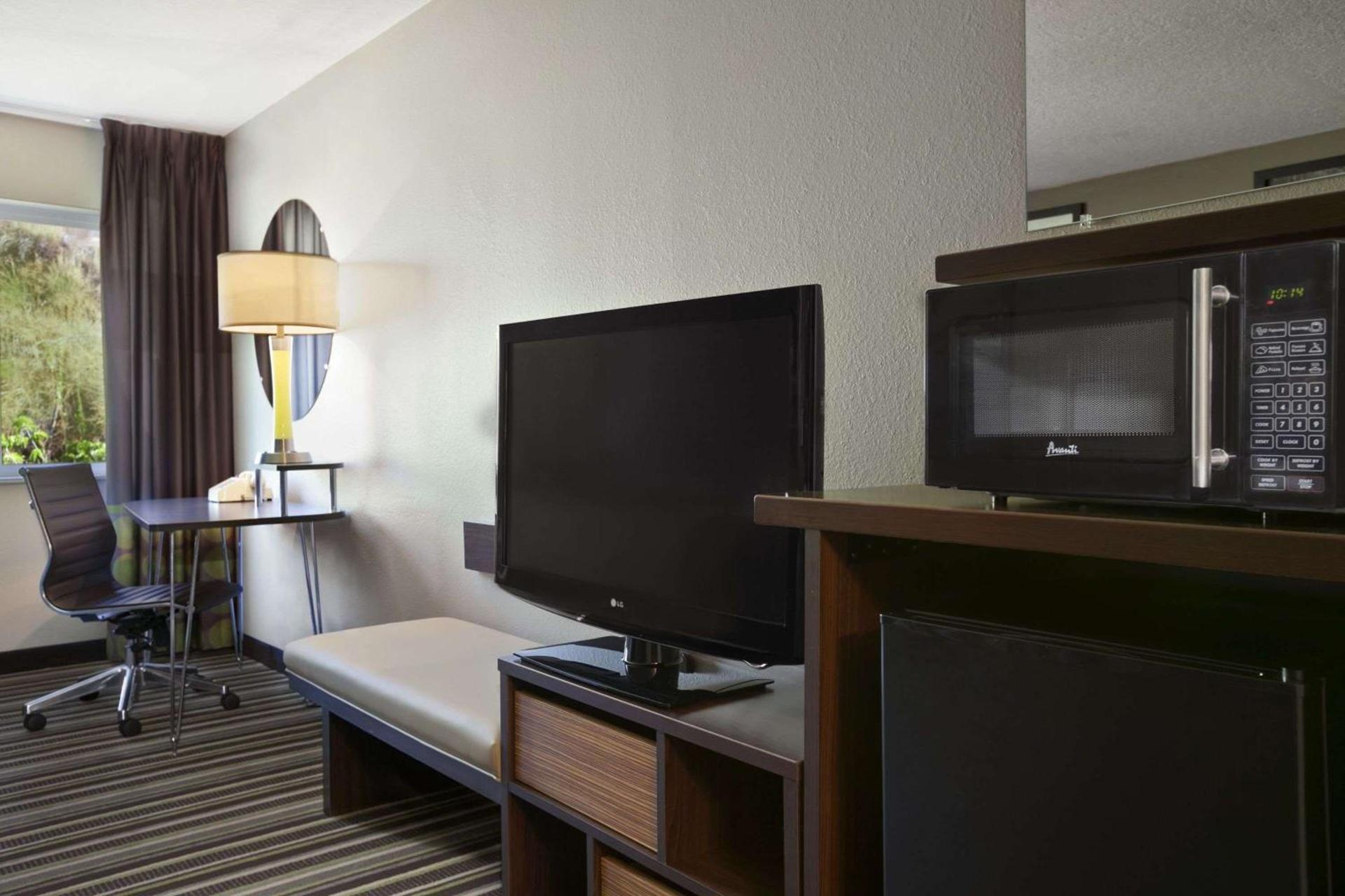 Super 8 by Wyndham Pocatello photo 3