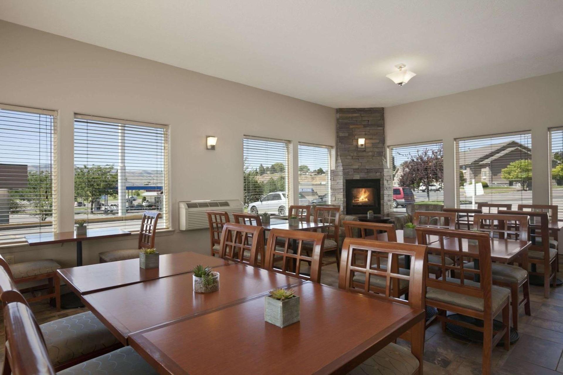 Super 8 by Wyndham Pocatello photo 8