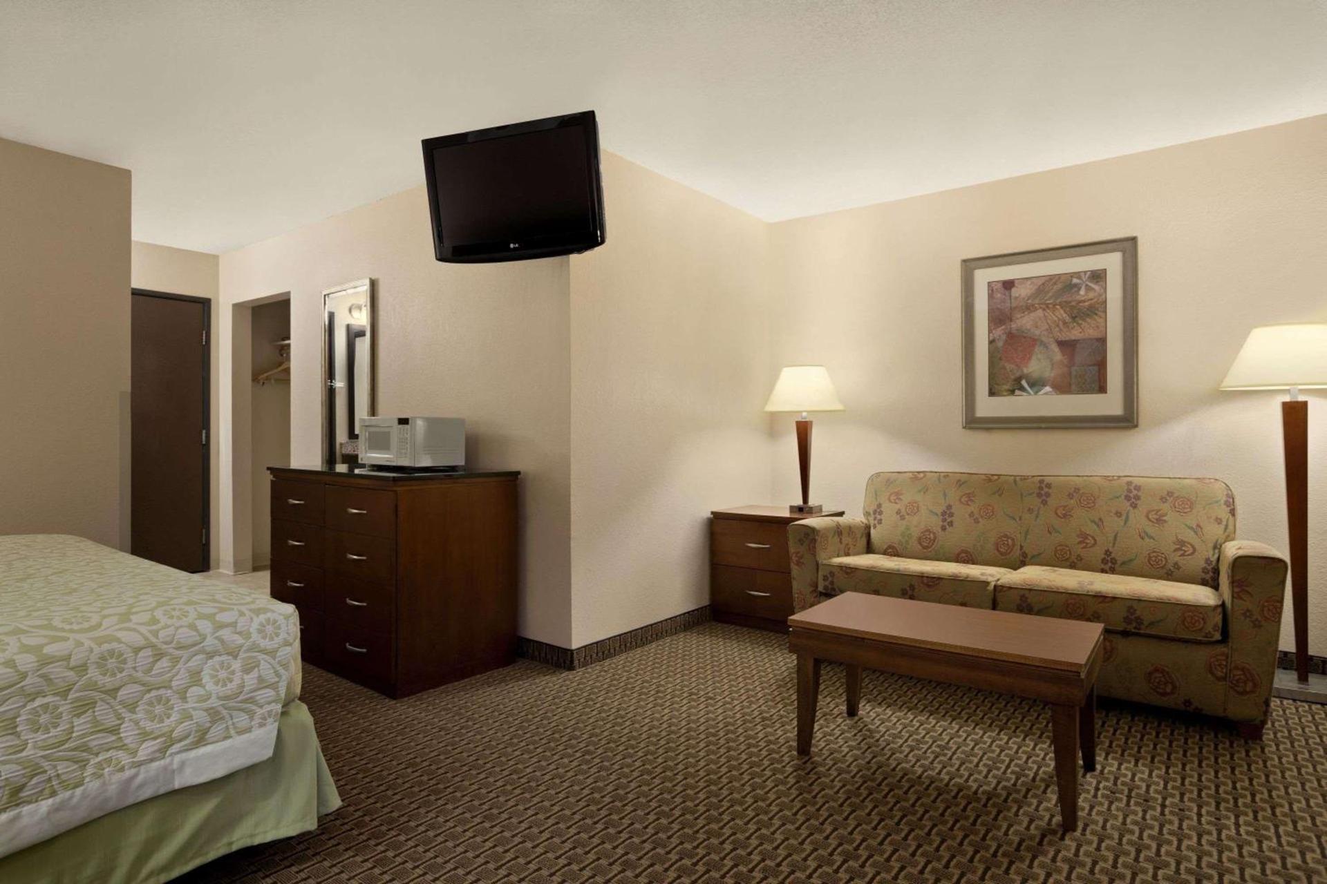 Days Inn & Suites by Wyndham Gunnison photo 12