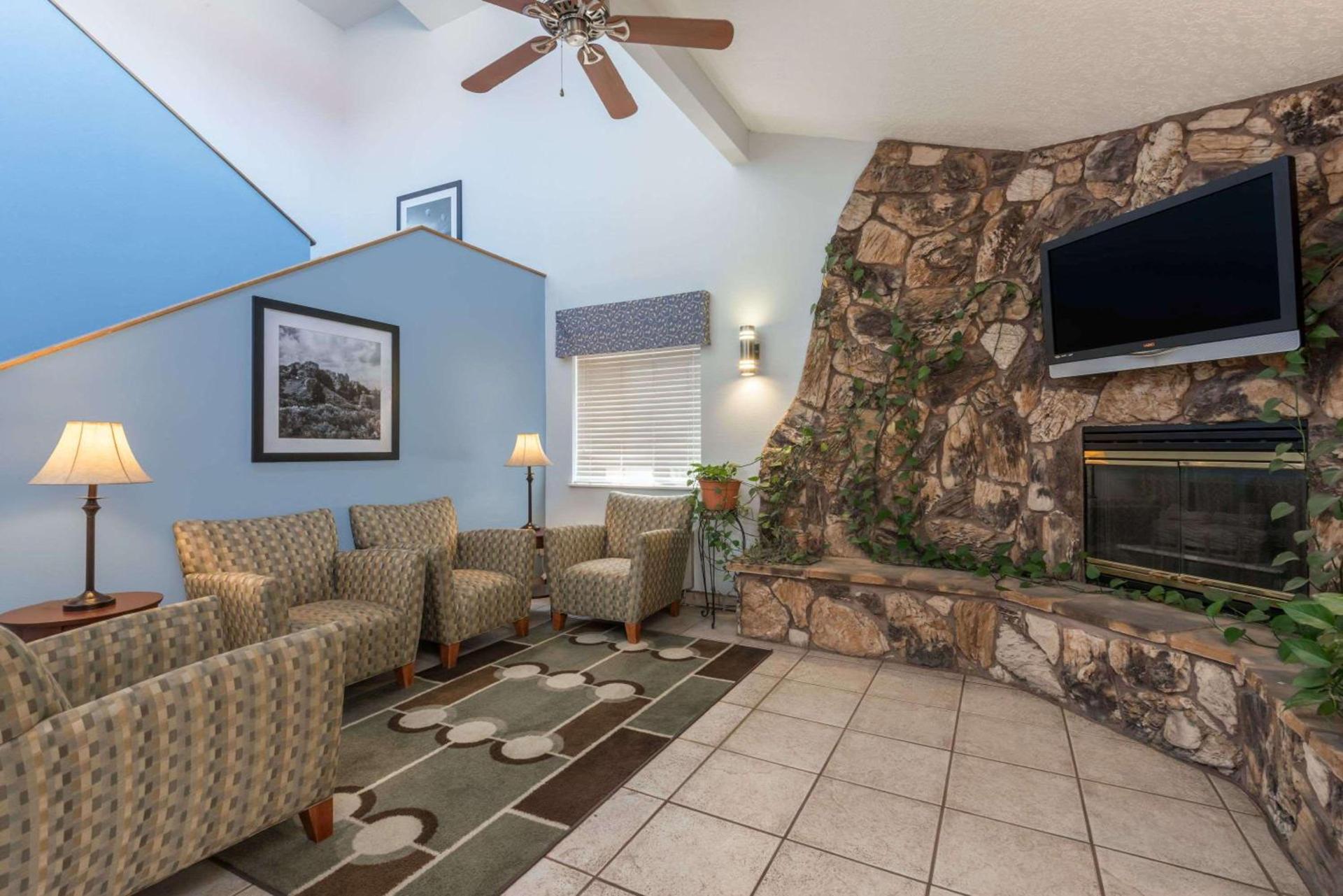Days Inn by Wyndham Las Vegas photo 2