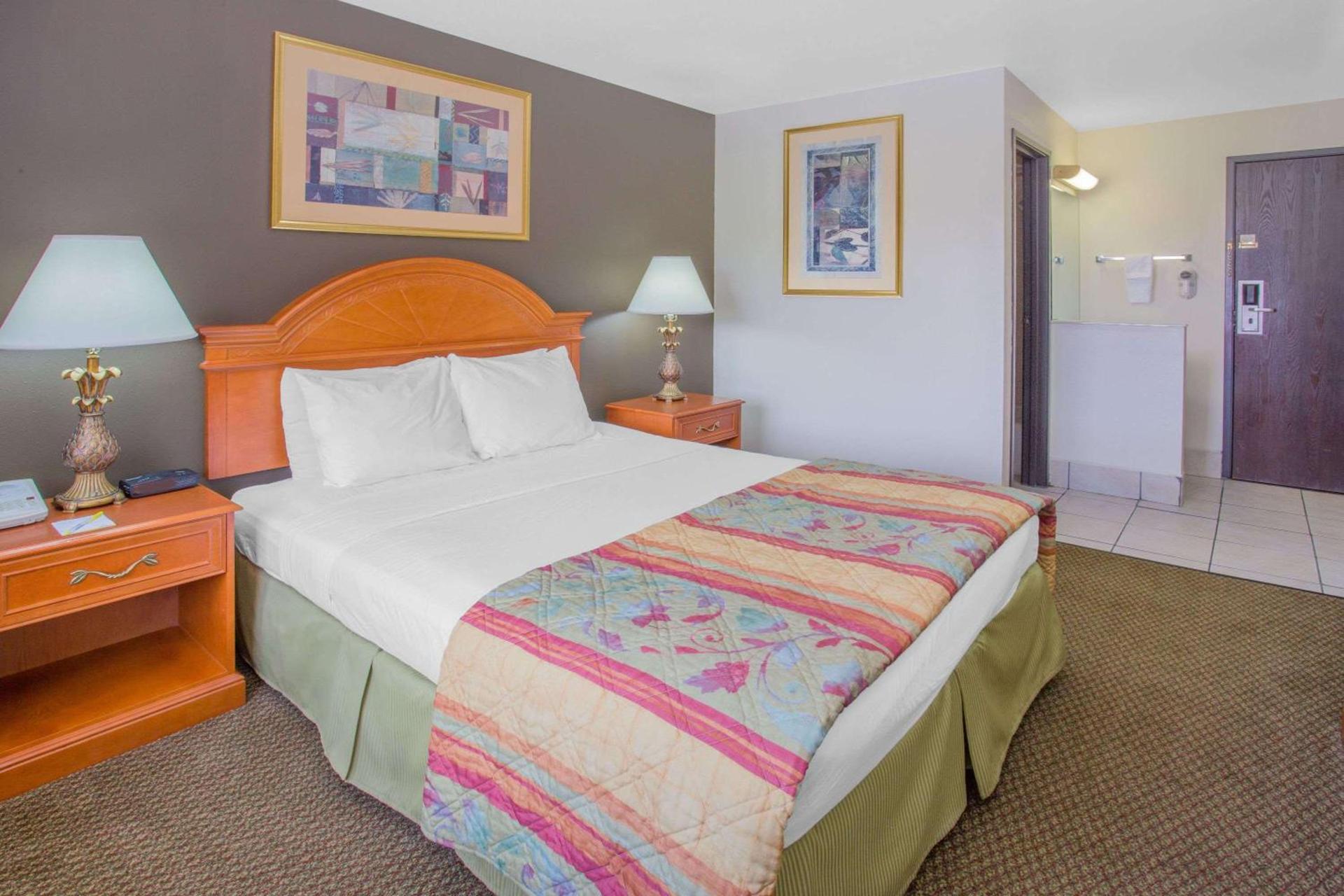 Days Inn by Wyndham Portage Cascade Mountain area photo 64