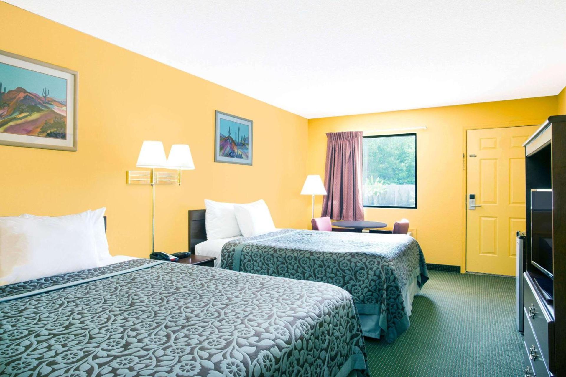 Days Inn by Wyndham Camilla photo 5