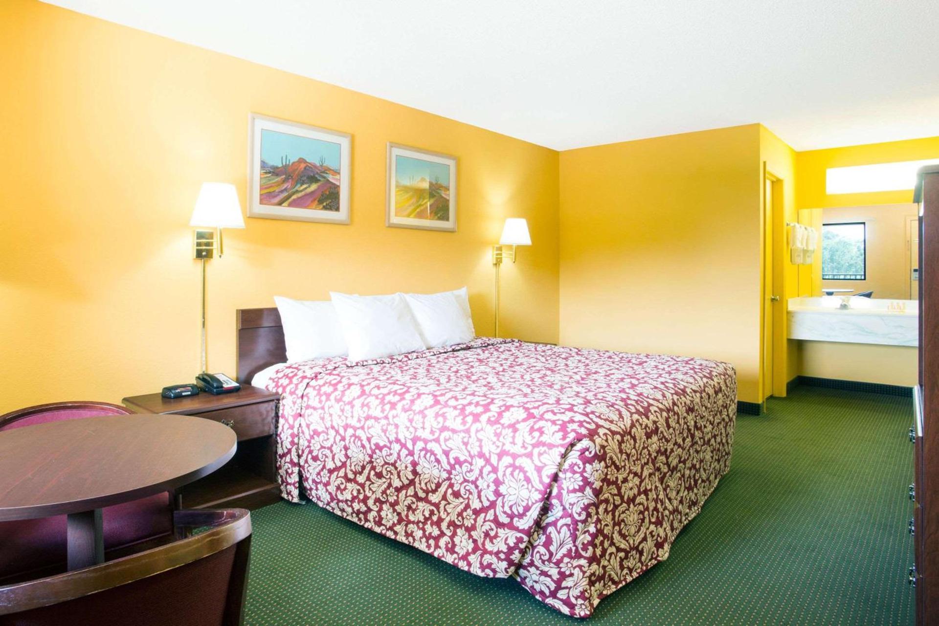 Days Inn by Wyndham Camilla photo 3