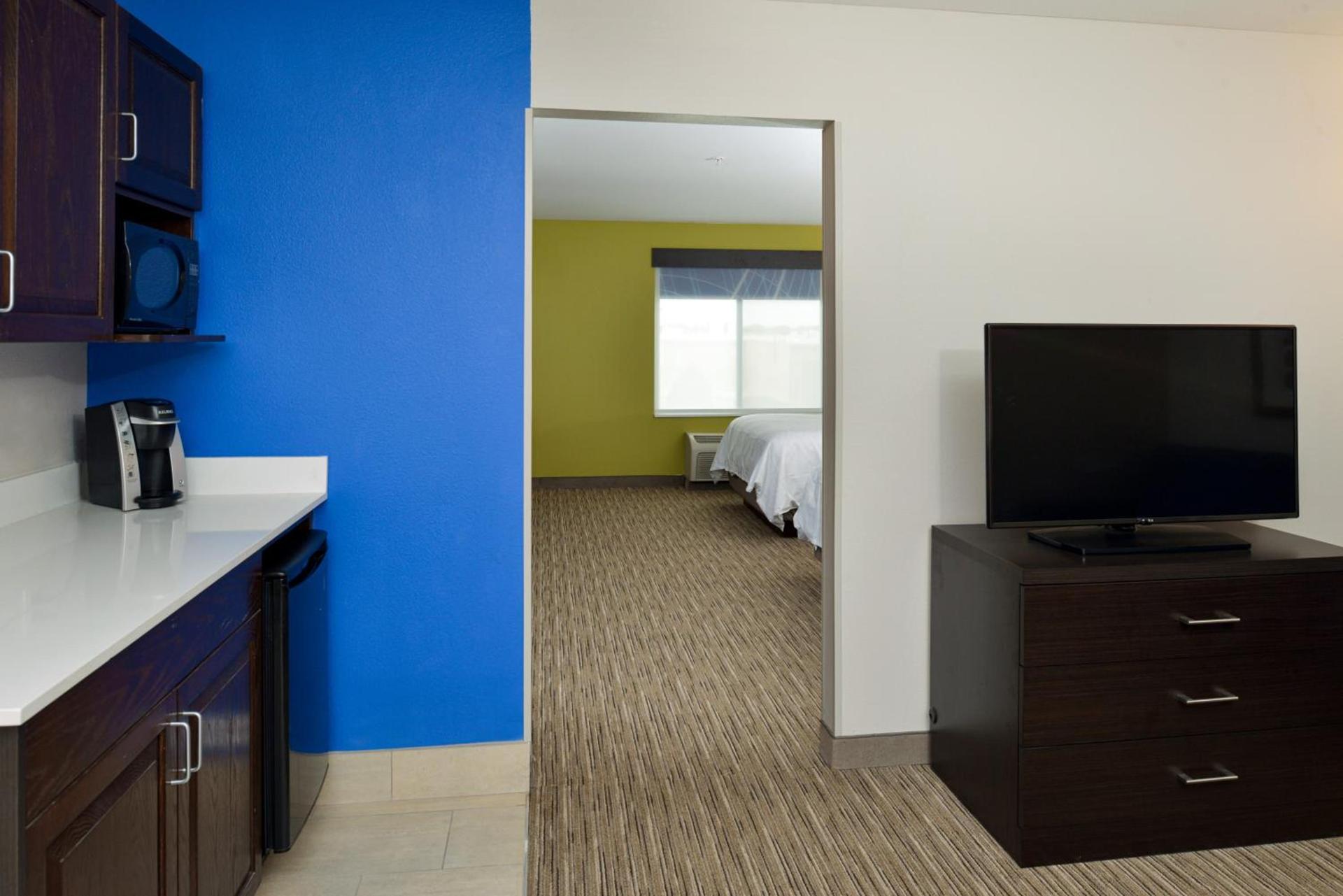 Holiday Inn Express & Suites Pueblo by IHG photo 52