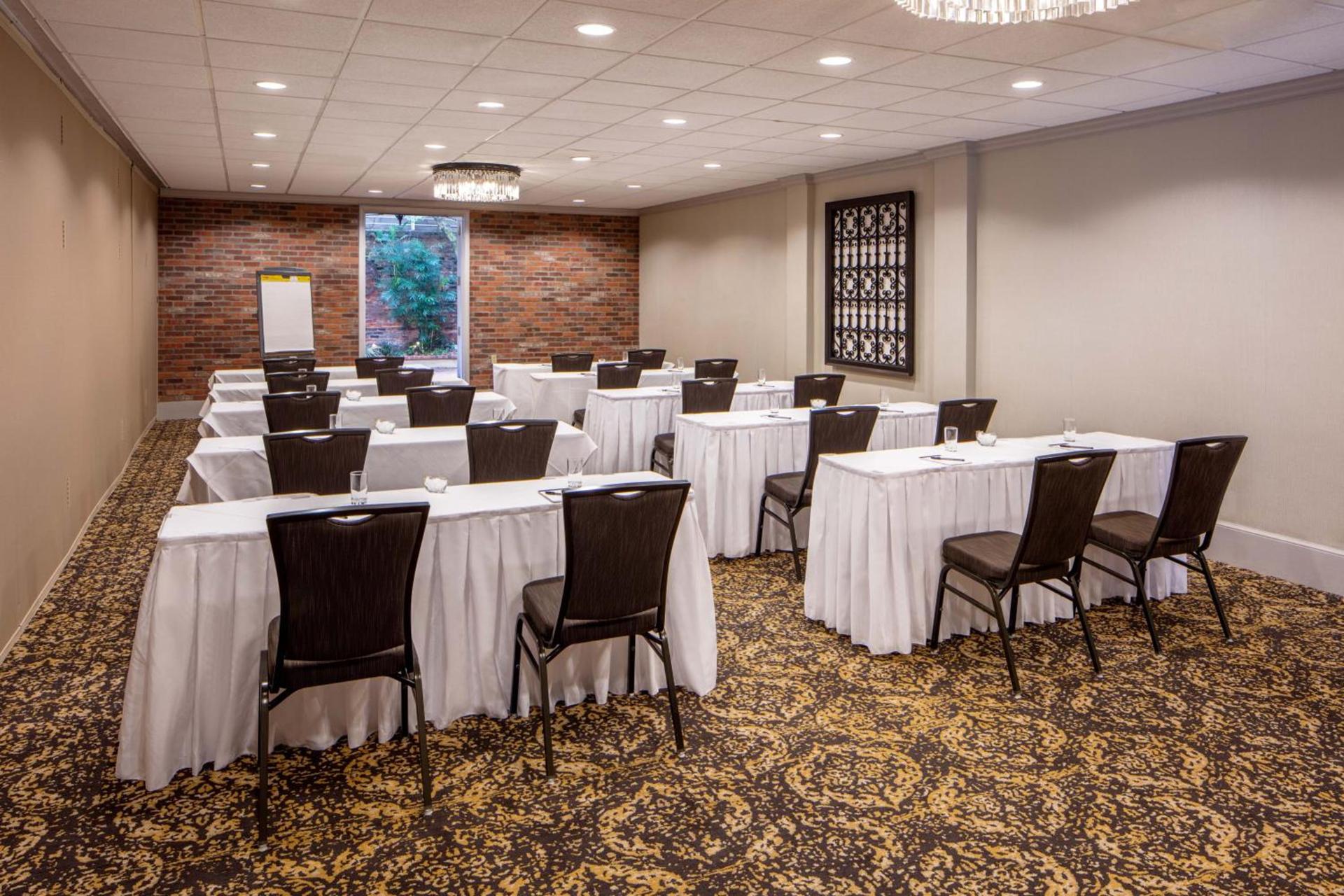 Holiday Inn Hotel French Quarter-Chateau Lemoyne by IHG photo 9