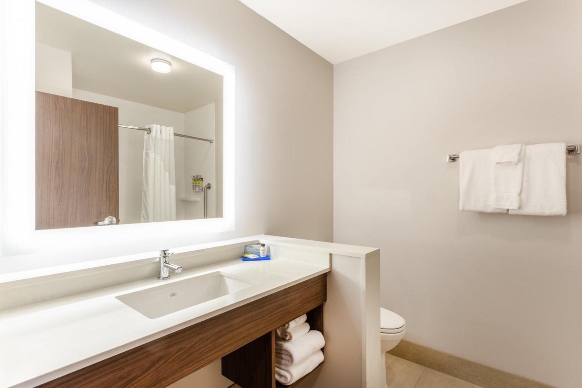 Holiday Inn Express & Suites - Springfield North by IHG photo 19