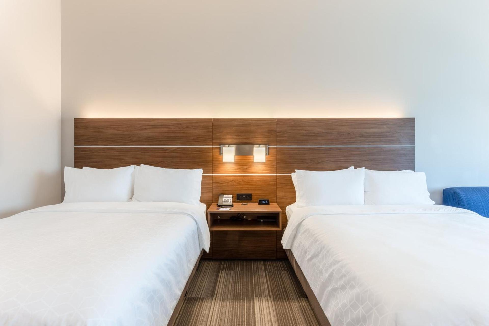 Holiday Inn Express & Suites - Springfield North by IHG photo 7
