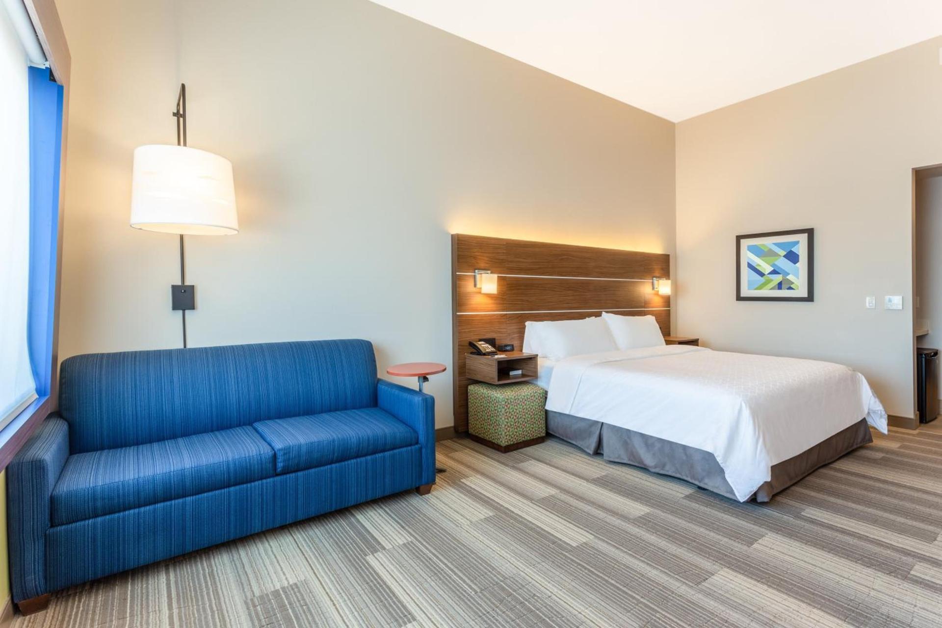 Holiday Inn Express & Suites - Springfield North by IHG photo 24