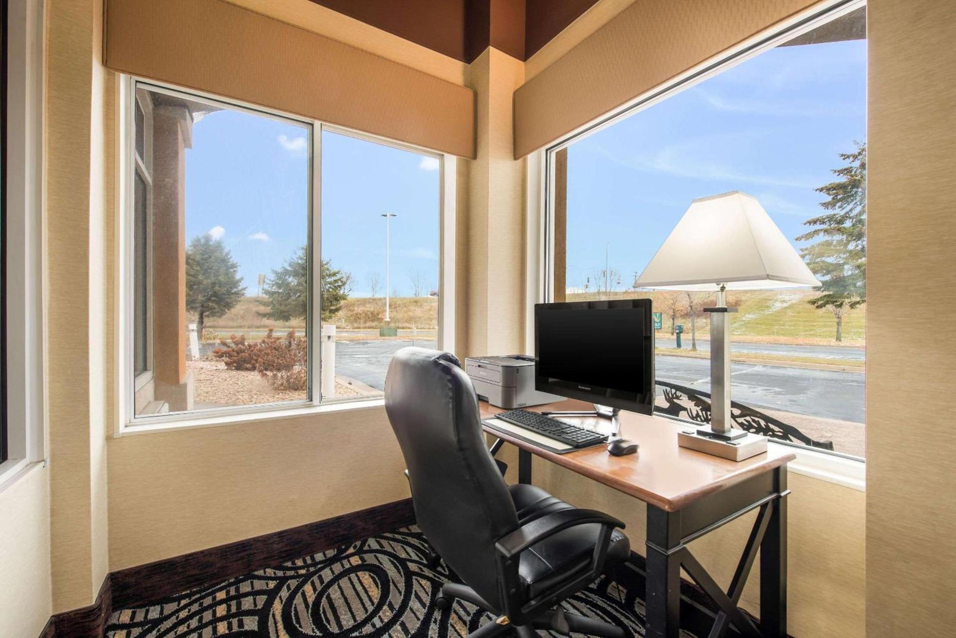 Quality Inn & Suites Menomonie photo 28