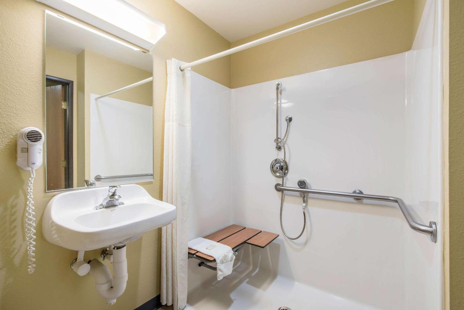 Quality Inn & Suites Menomonie photo 9