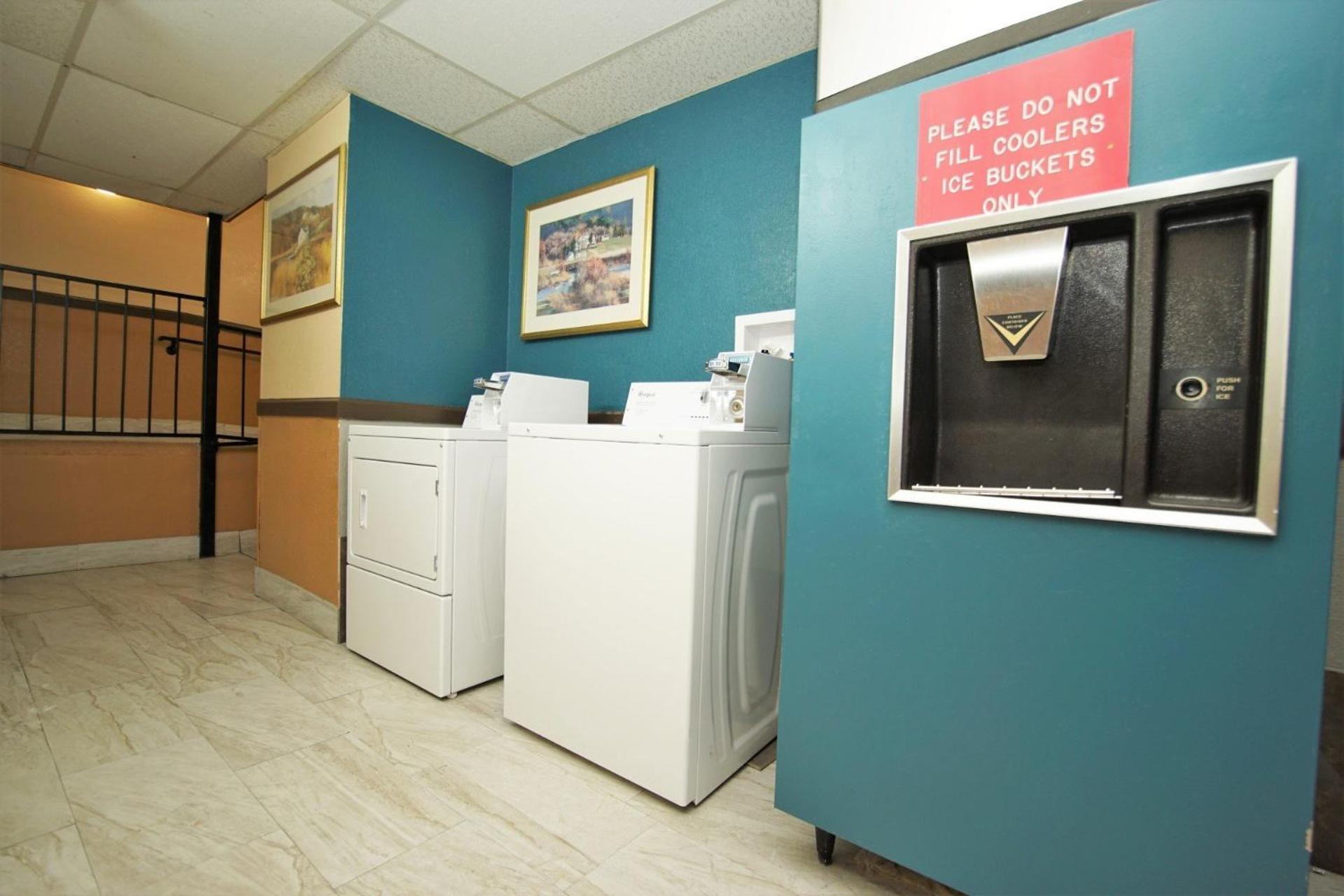 Faribault Hometown Inn & Suites photo 9