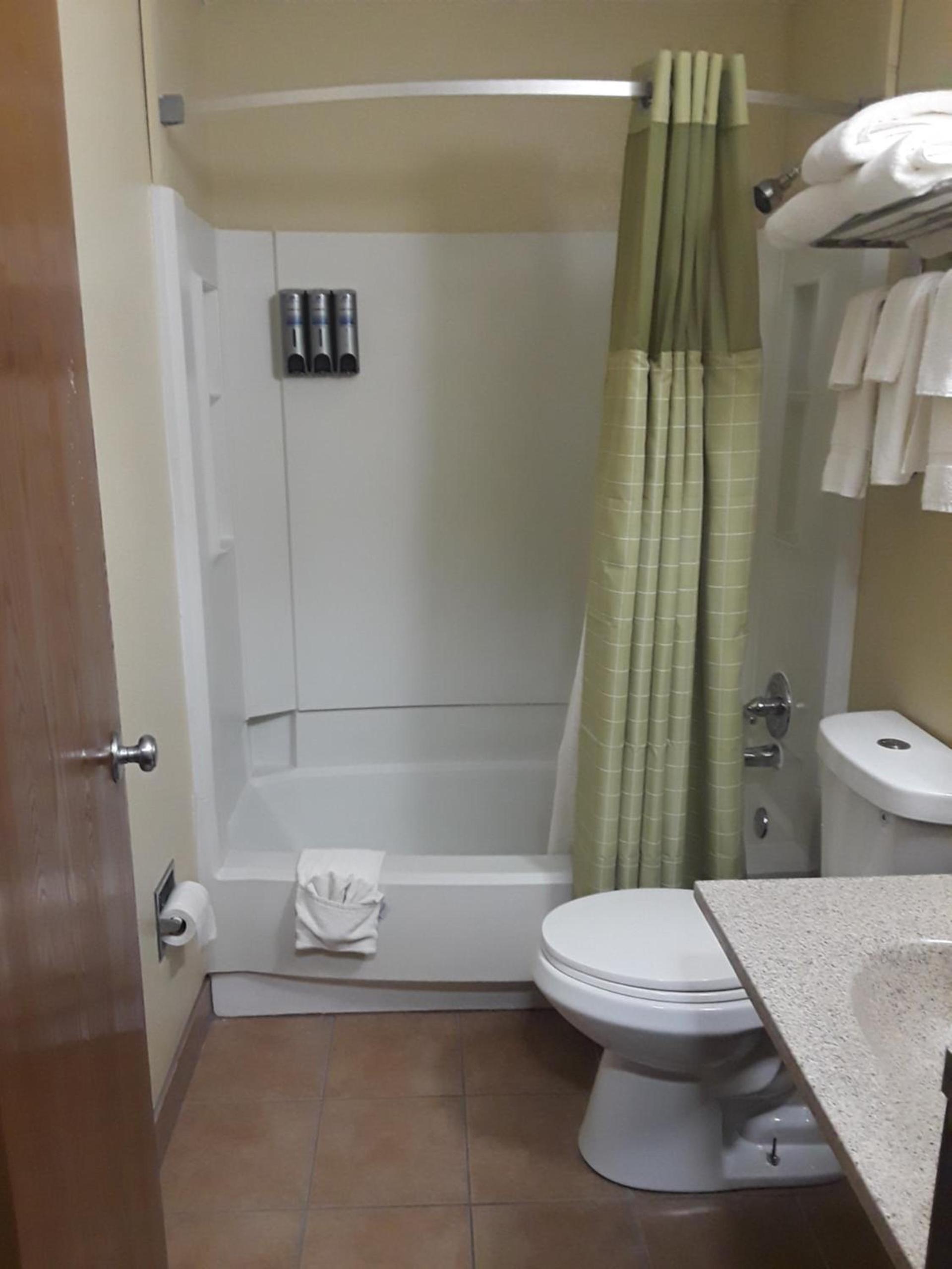 Faribault Hometown Inn & Suites photo 6