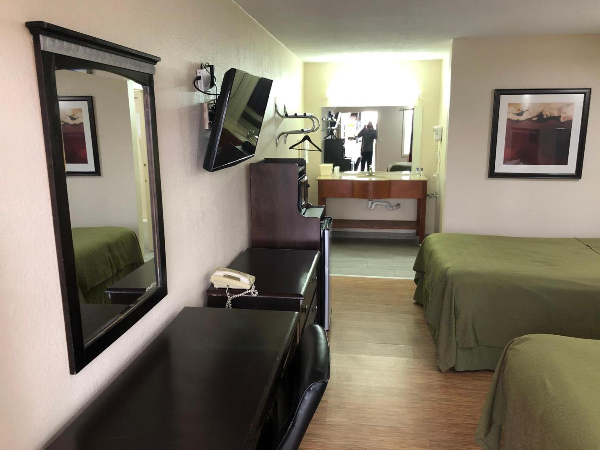 Crossroads Inn photo 9