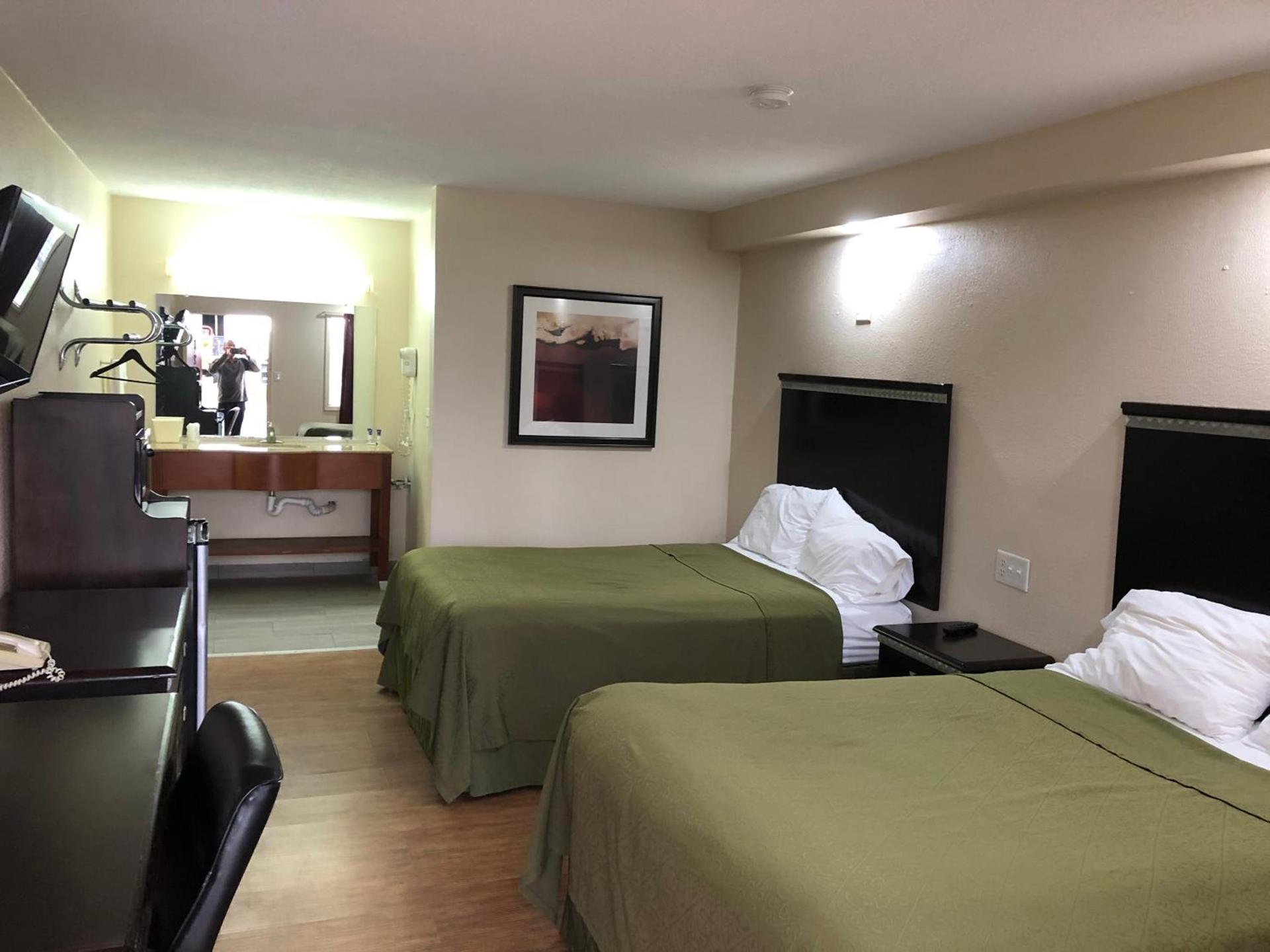 Crossroads Inn photo 11