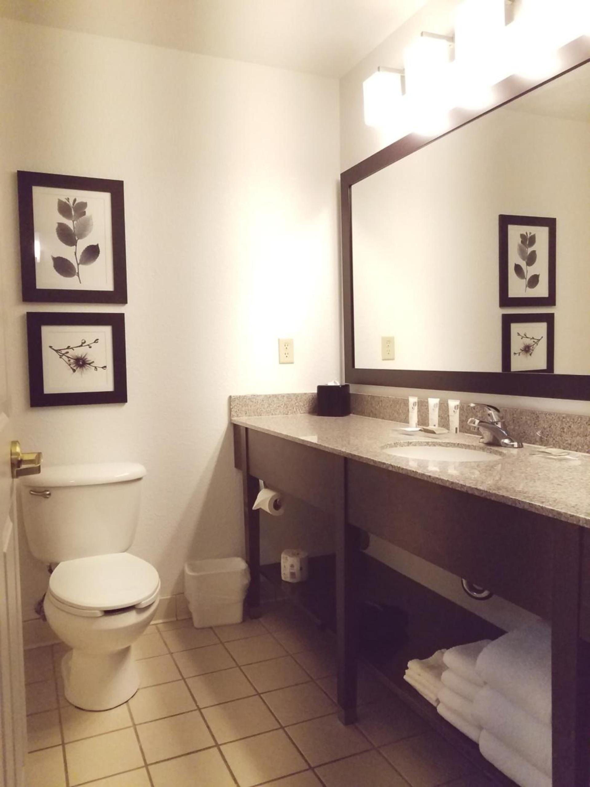 Country Inn & Suites by Radisson, Willmar, MN photo 4