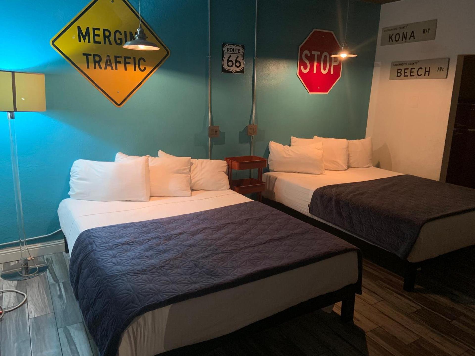 Desert Hills Motel photo 15