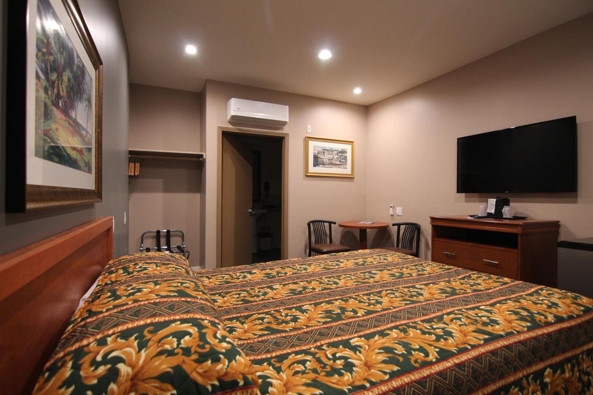 Dunes Inn - Wilshire photo 5