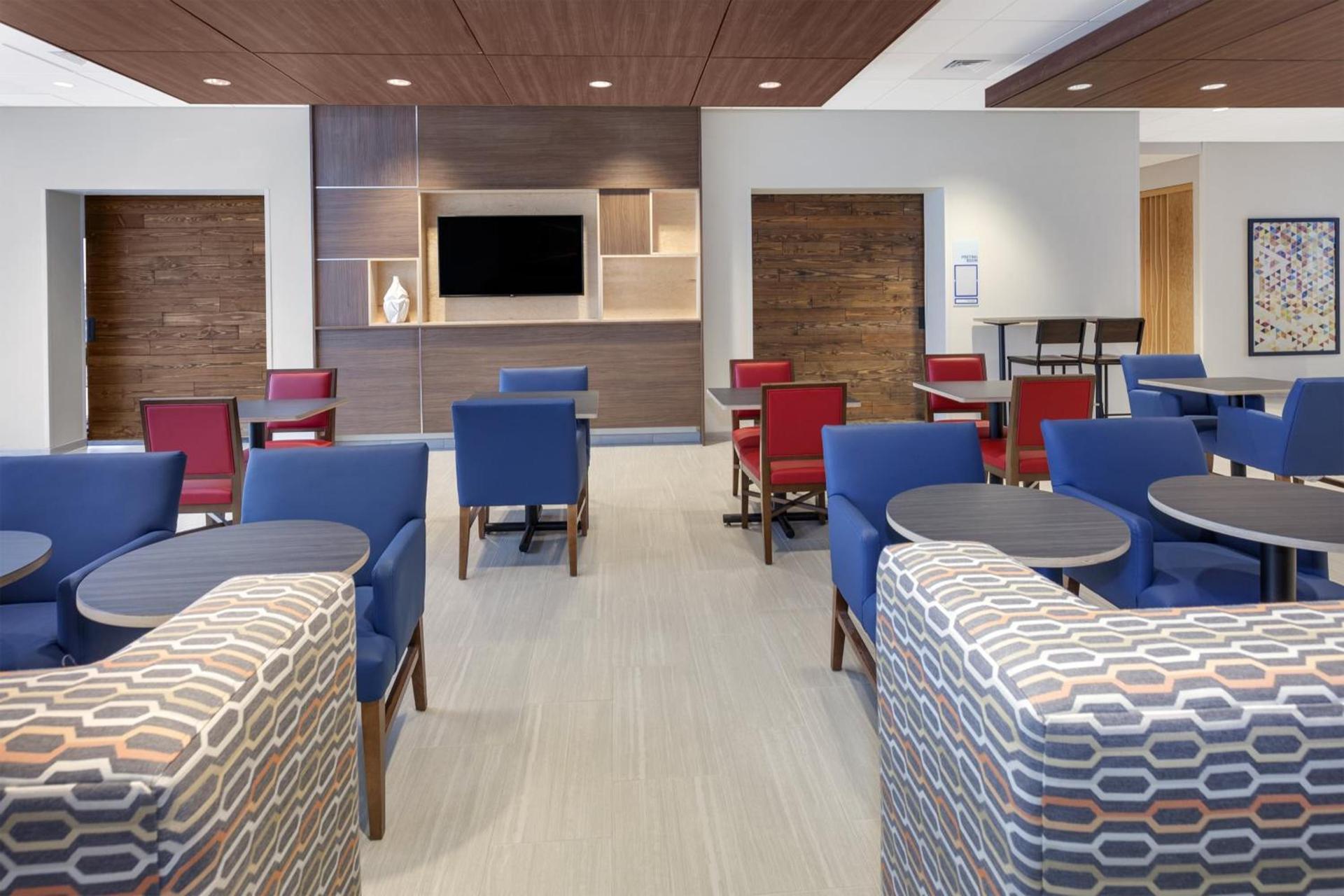 Holiday Inn Express & Suites - Hudson I-94 by IHG photo 17