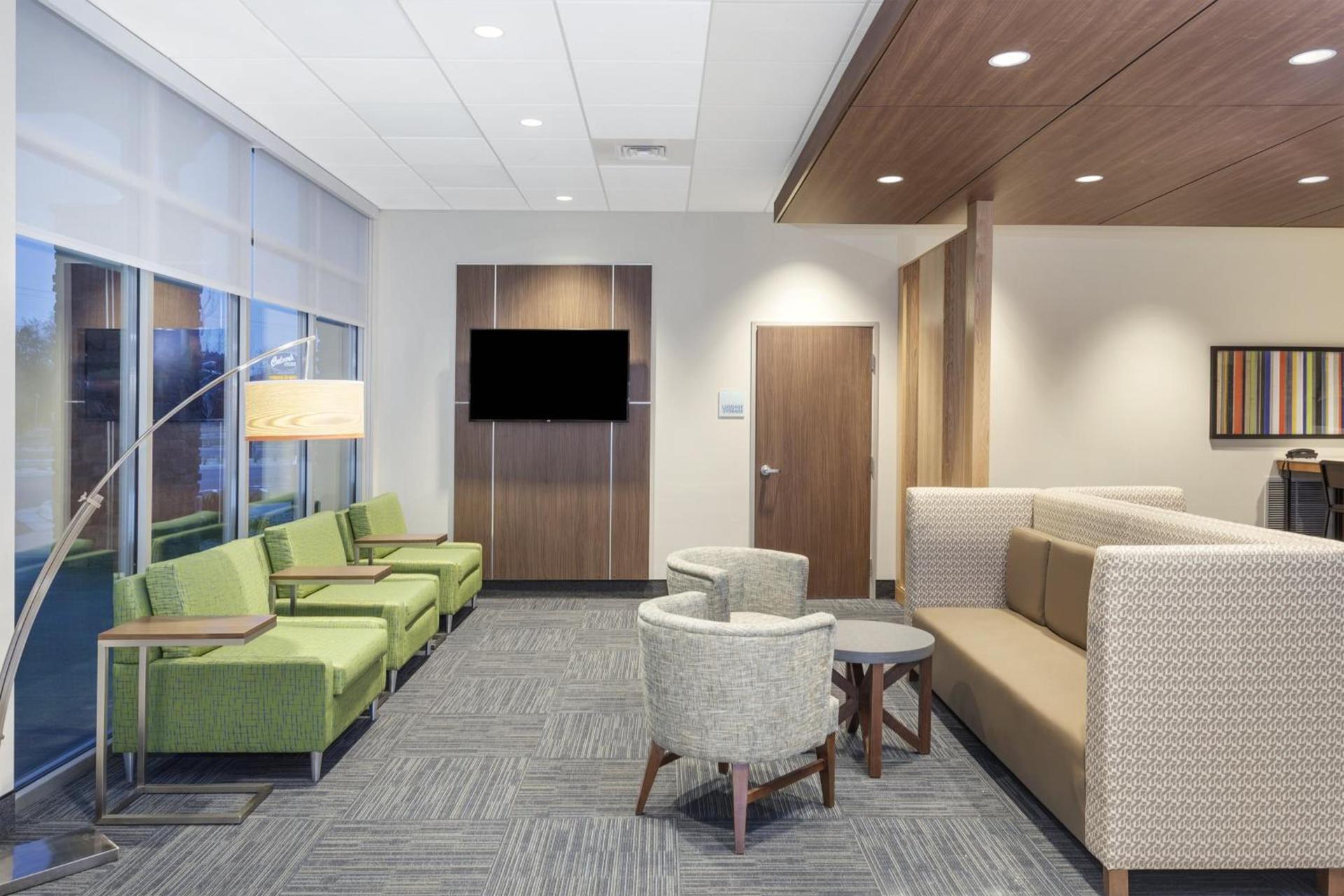 Holiday Inn Express & Suites - Hudson I-94 by IHG photo 37