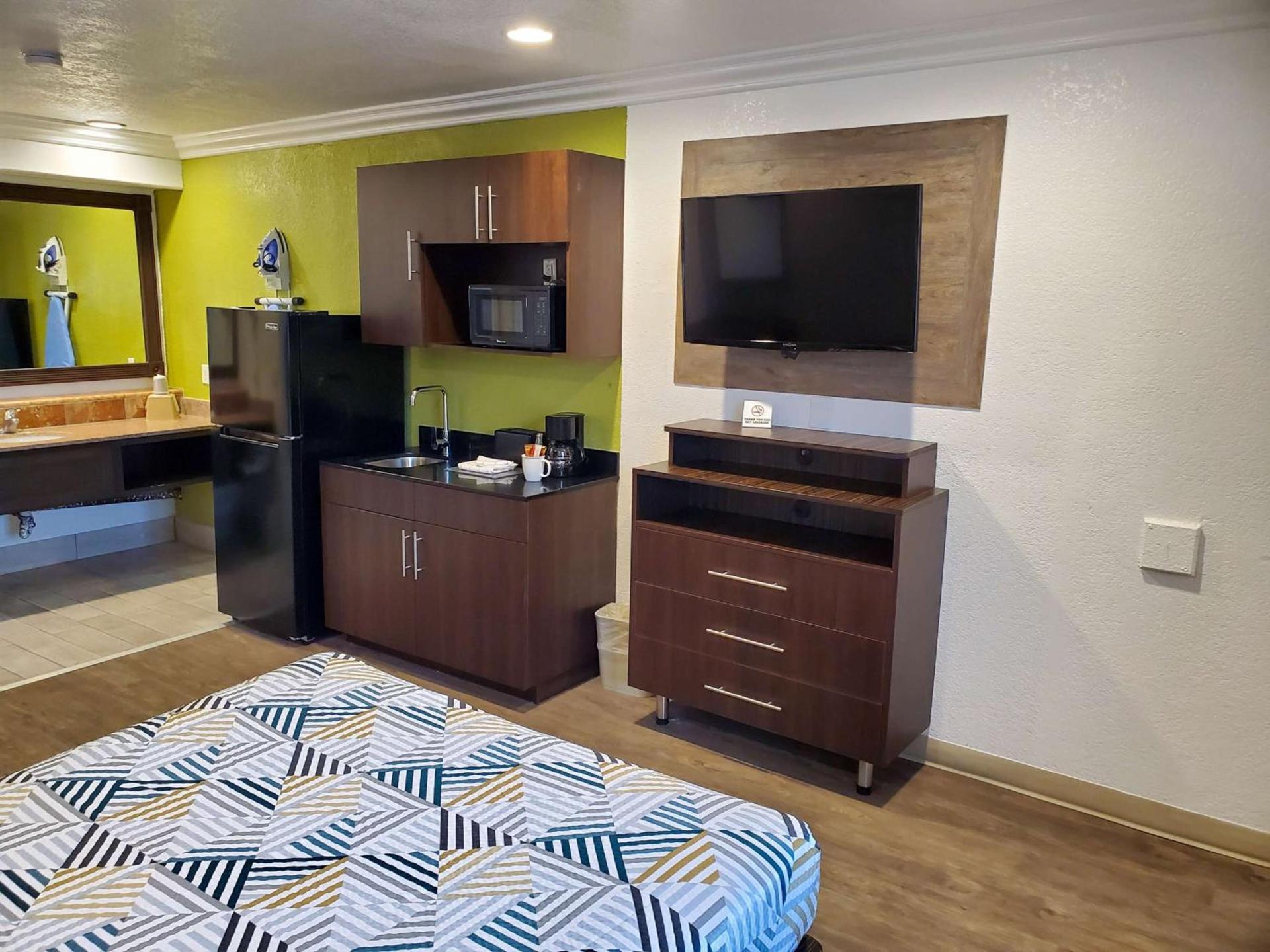 Studio 6-National City, CA - Naval Base San Diego photo 26