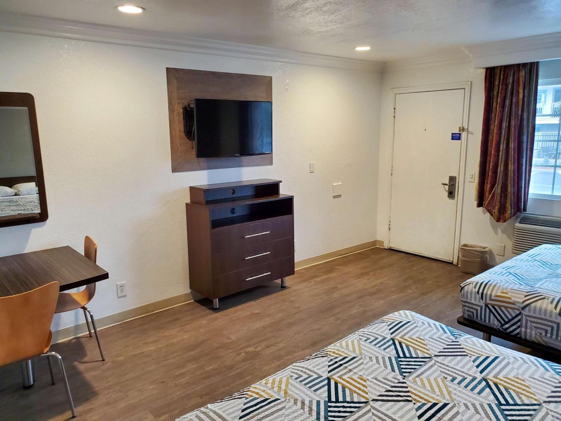 Studio 6-National City, CA - Naval Base San Diego photo 11