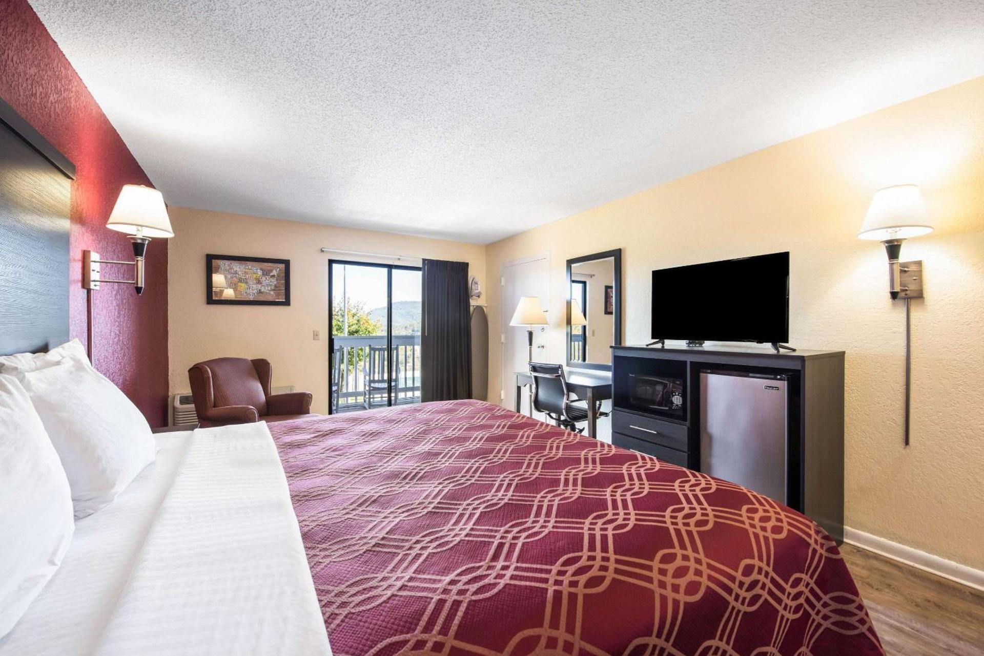 Econo Lodge Waynesville photo 28