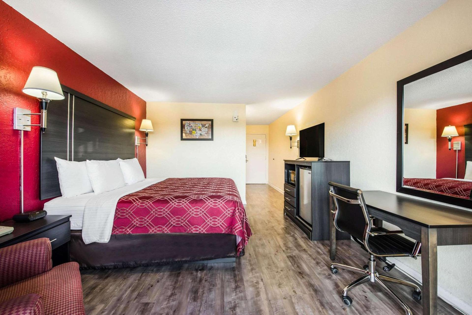 Econo Lodge Waynesville photo 18