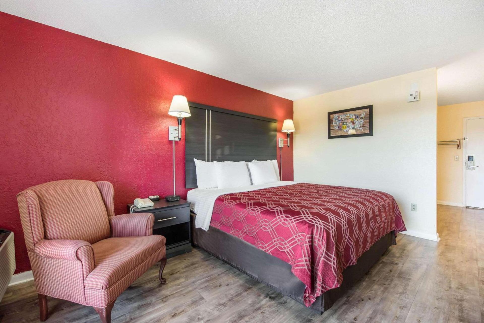 Econo Lodge Waynesville photo 17