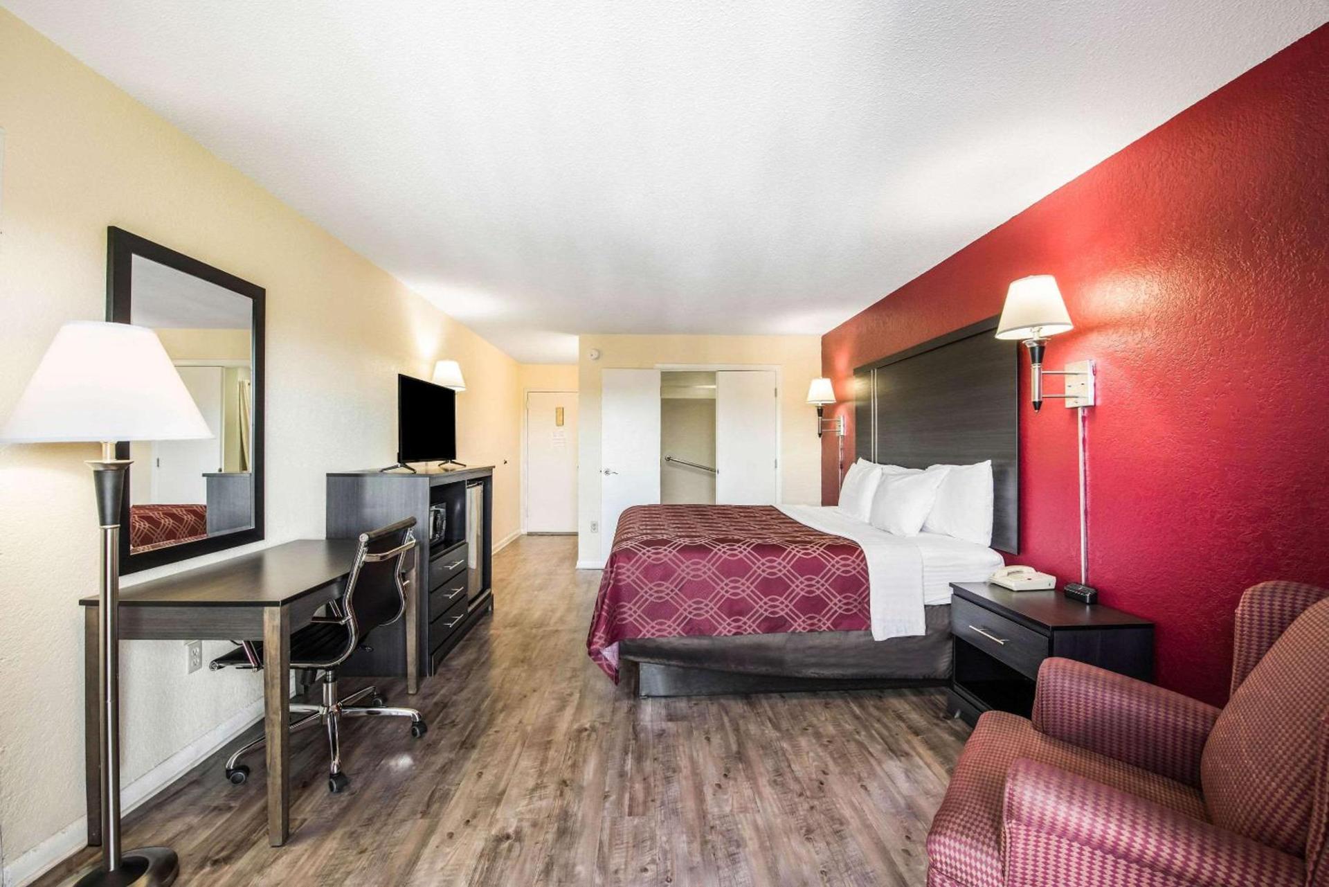 Econo Lodge Waynesville photo 13