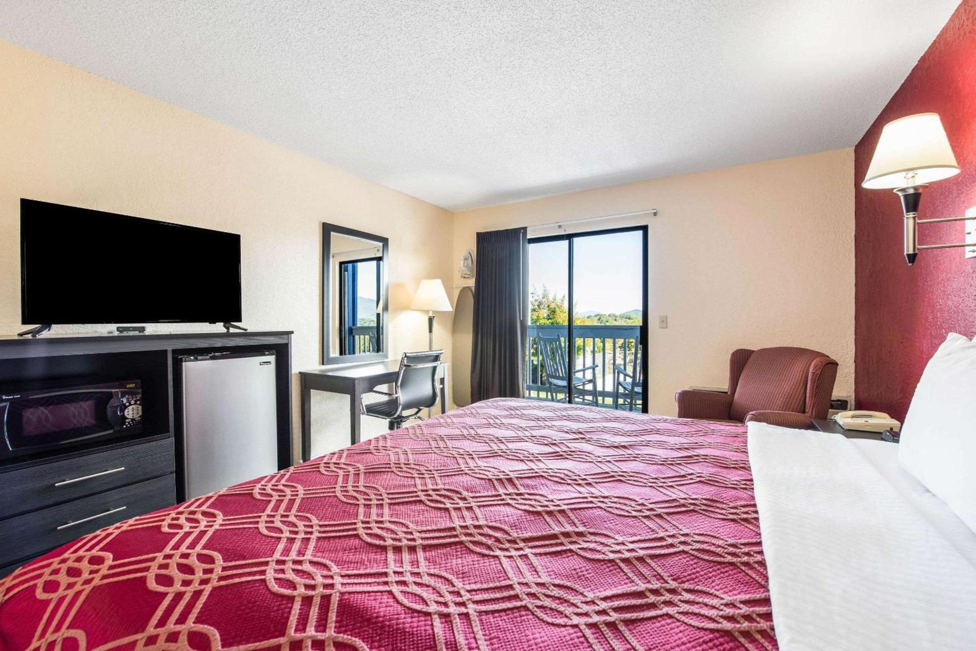 Econo Lodge Waynesville photo 10