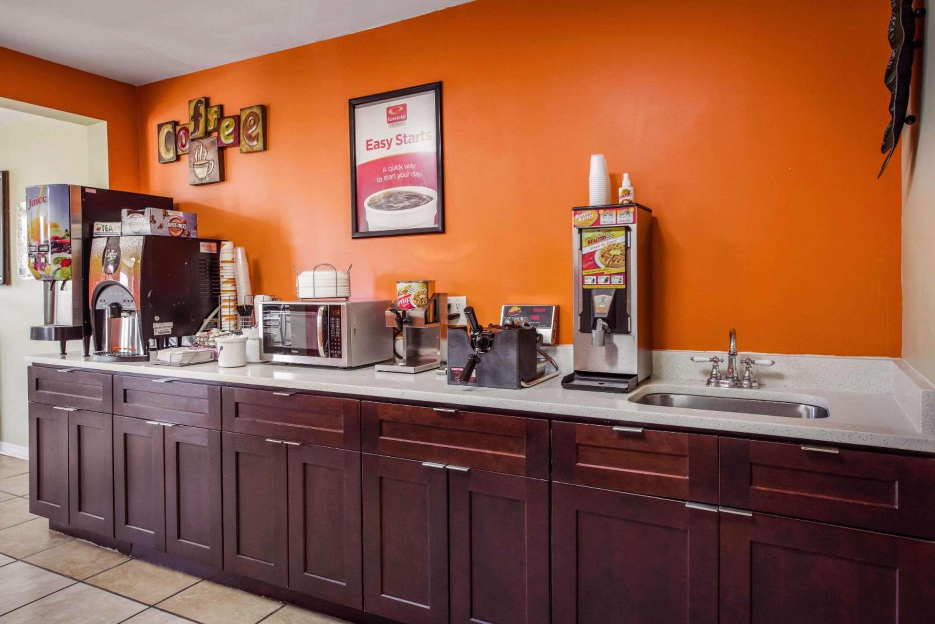 Econo Lodge Waynesville photo 9