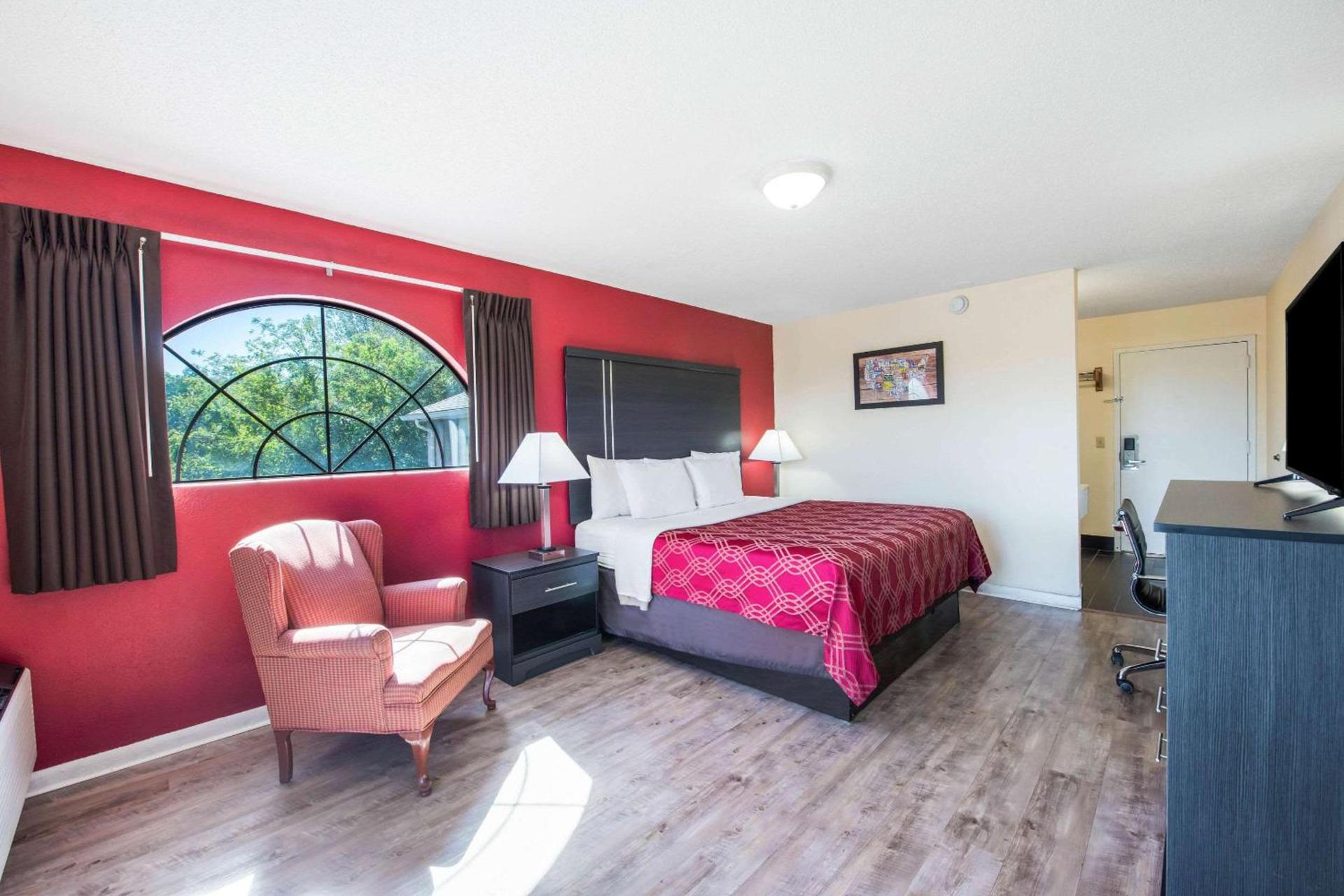Econo Lodge Waynesville photo 8