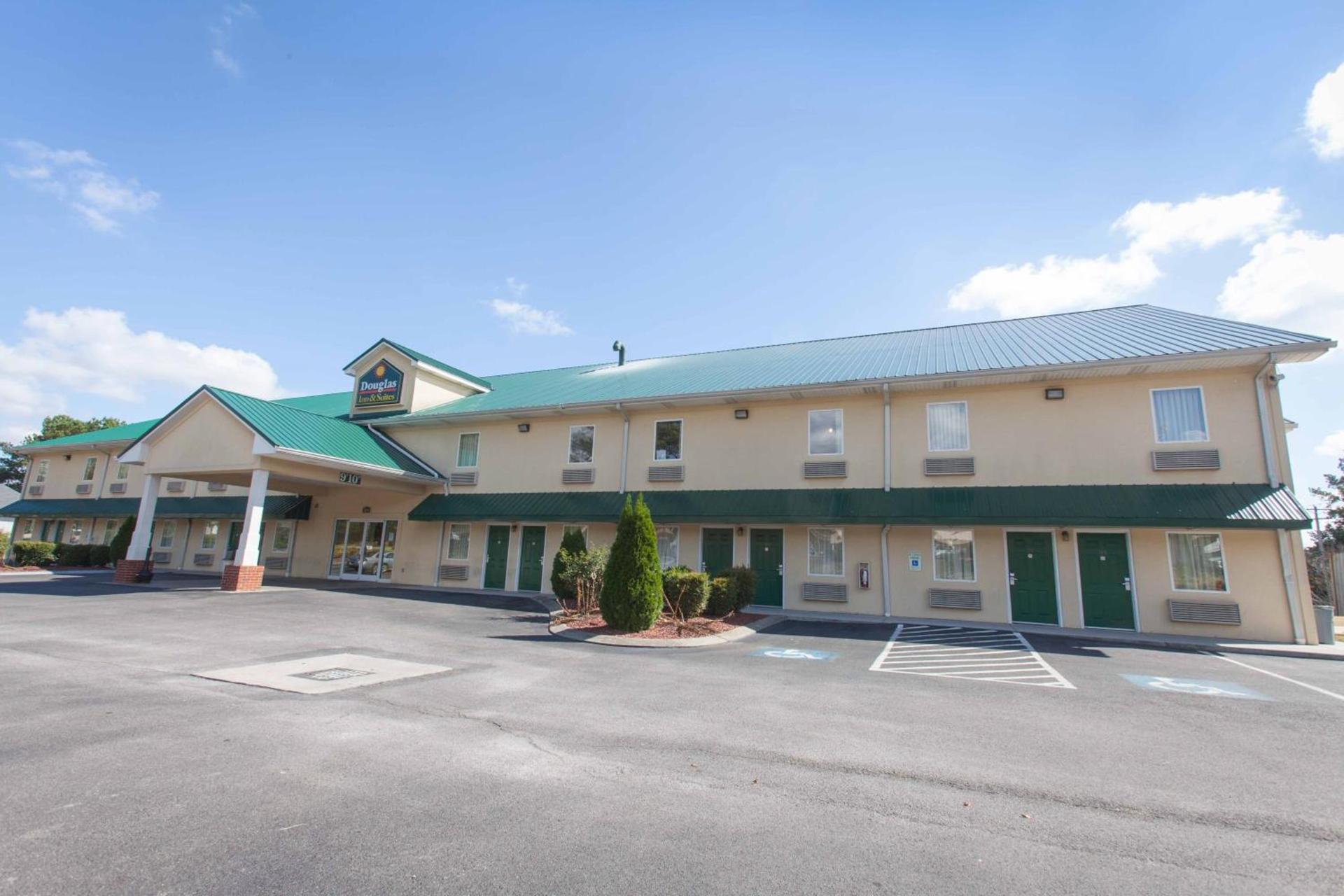 Douglas Inn & Suites photo 3