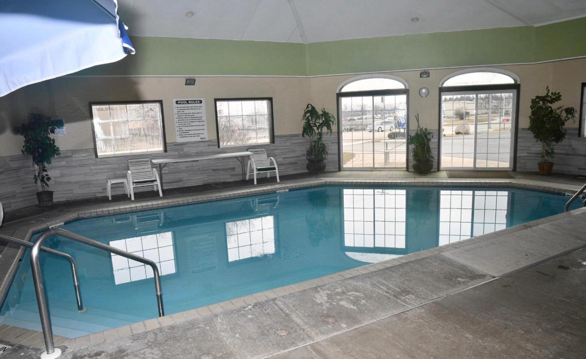 Days Inn & Suites by Wyndham Kaukauna WI photo 5