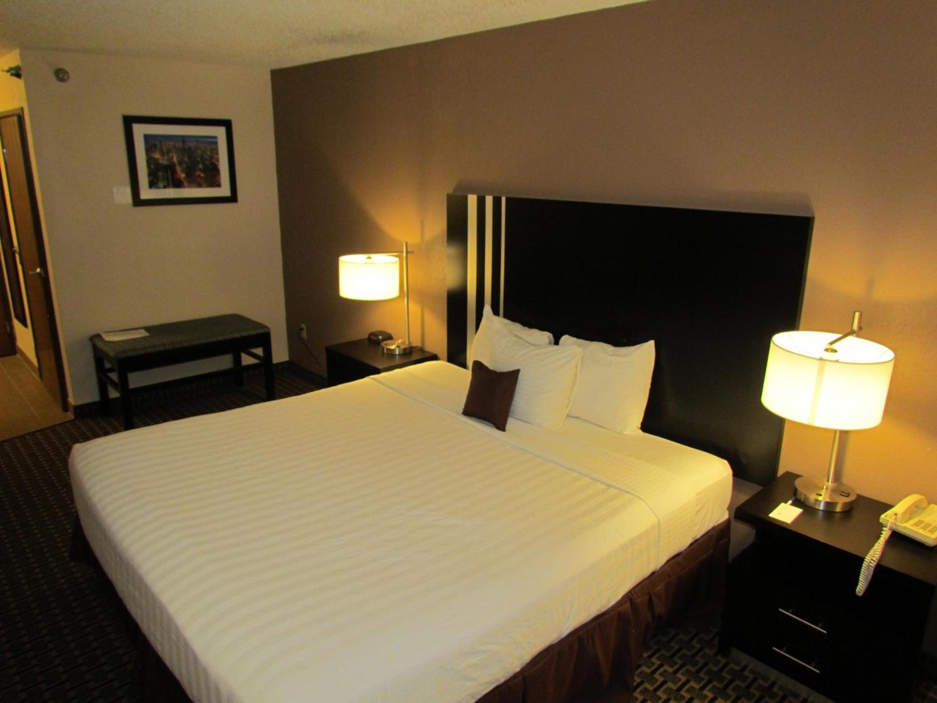 Ramada by Wyndham Glendale Heights/Lombard photo 15