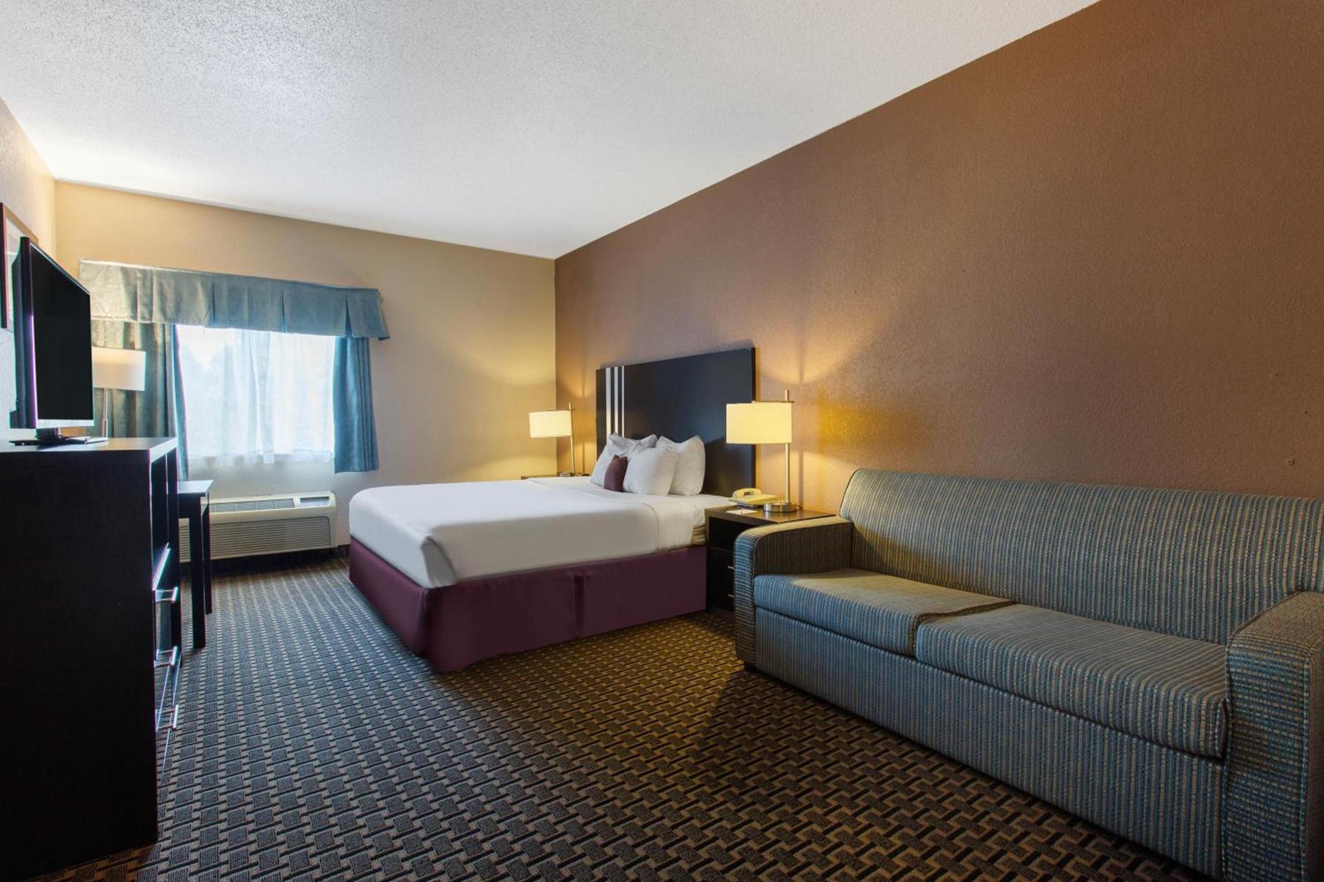 Ramada by Wyndham Glendale Heights/Lombard photo 14