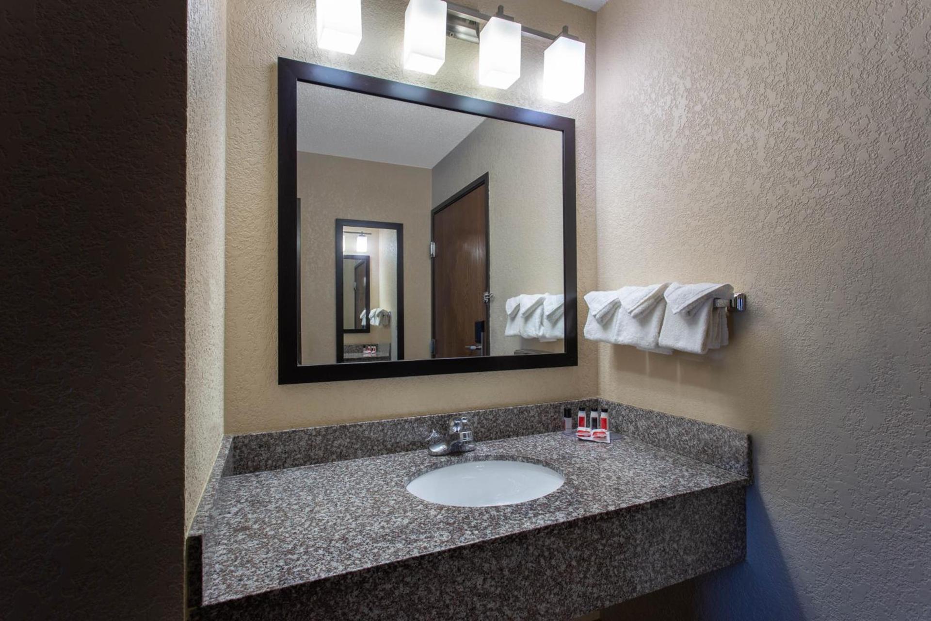 Ramada by Wyndham Glendale Heights/Lombard photo 6