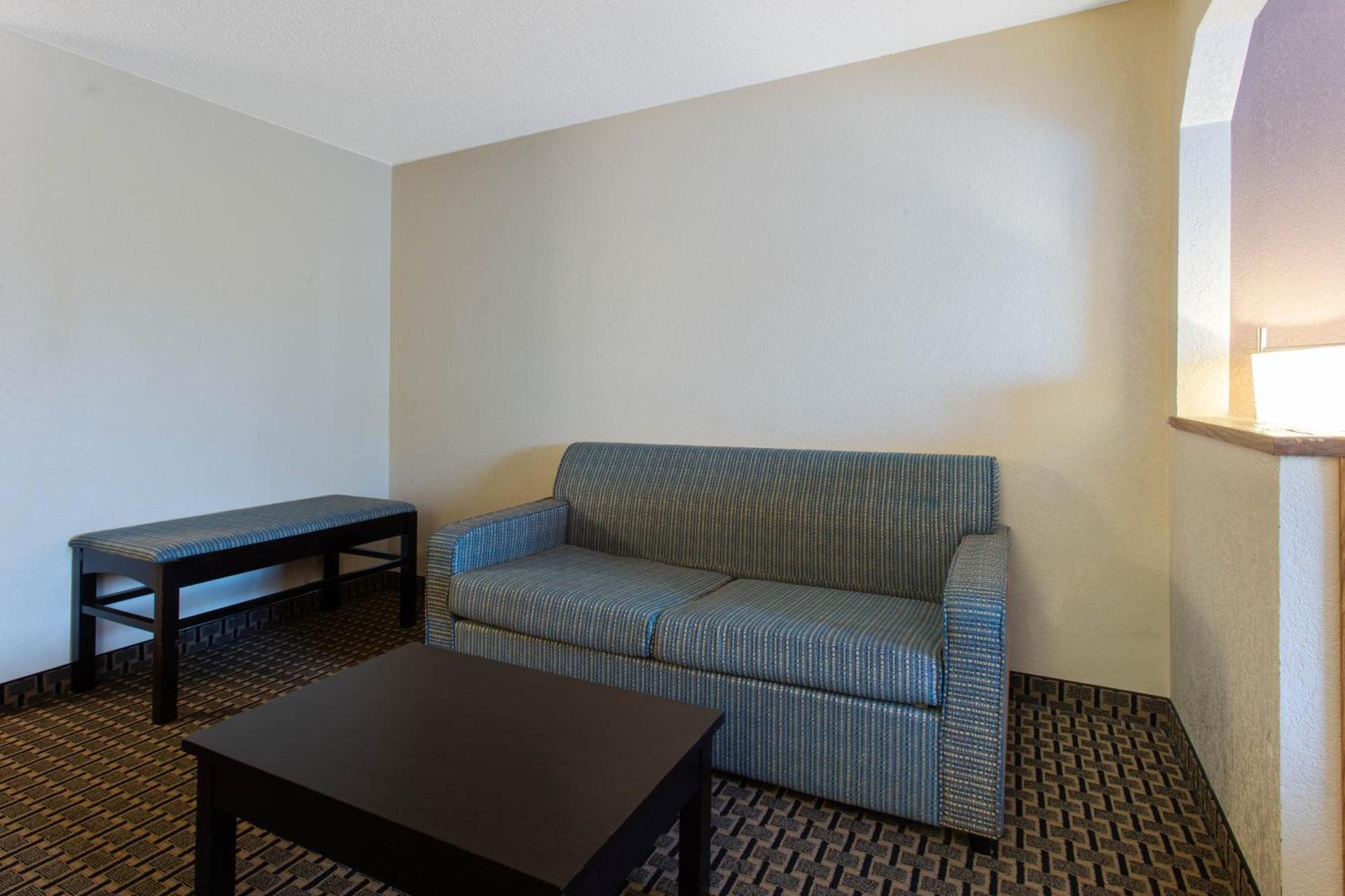 Ramada by Wyndham Glendale Heights/Lombard photo 7
