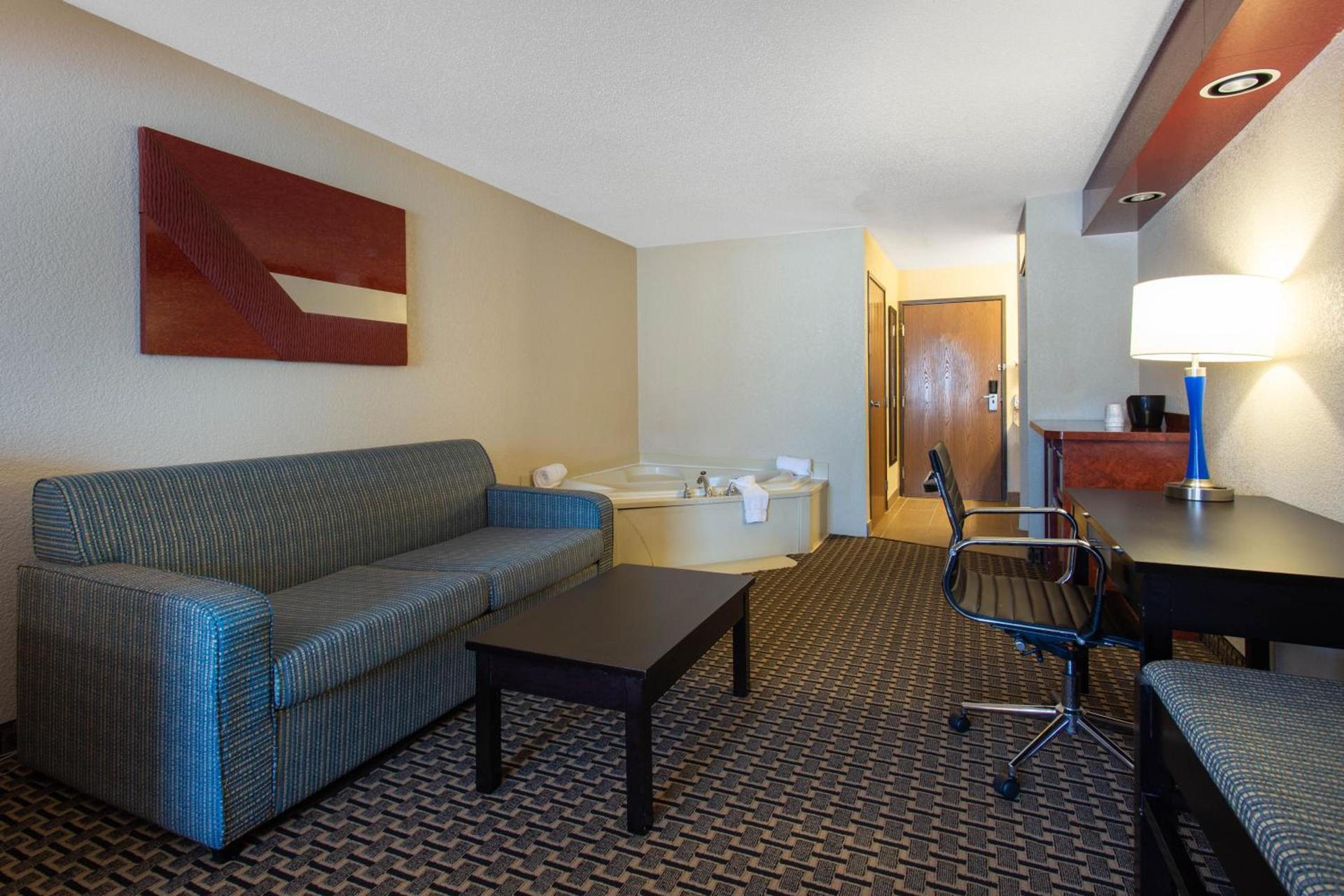 Ramada by Wyndham Glendale Heights/Lombard photo 9