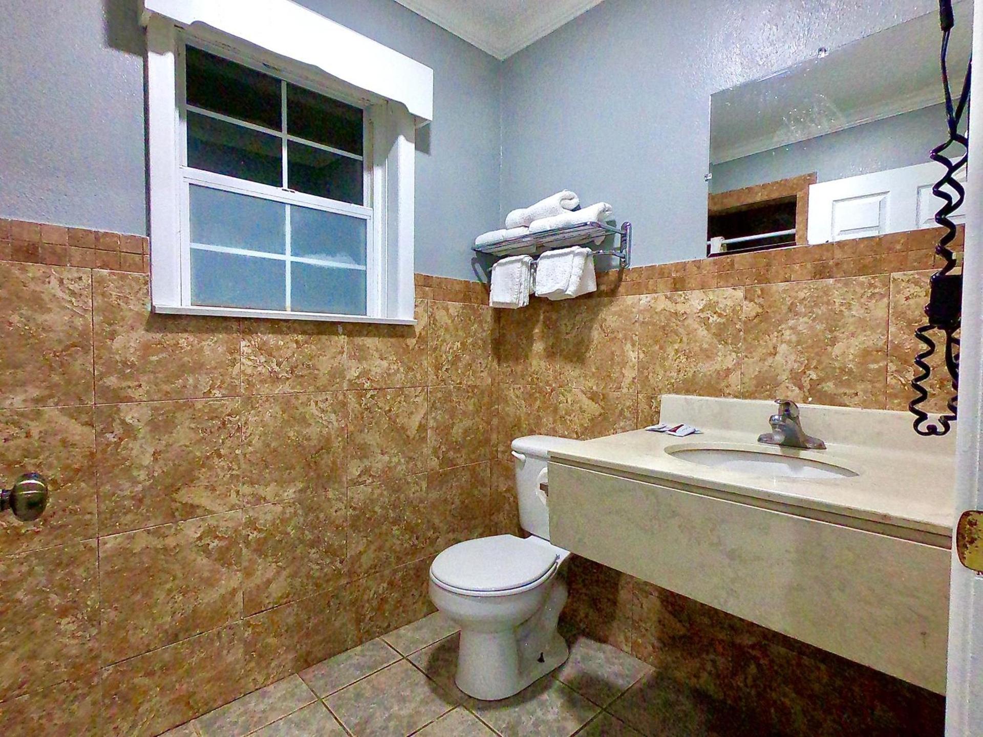 Budget Host Inn photo 10