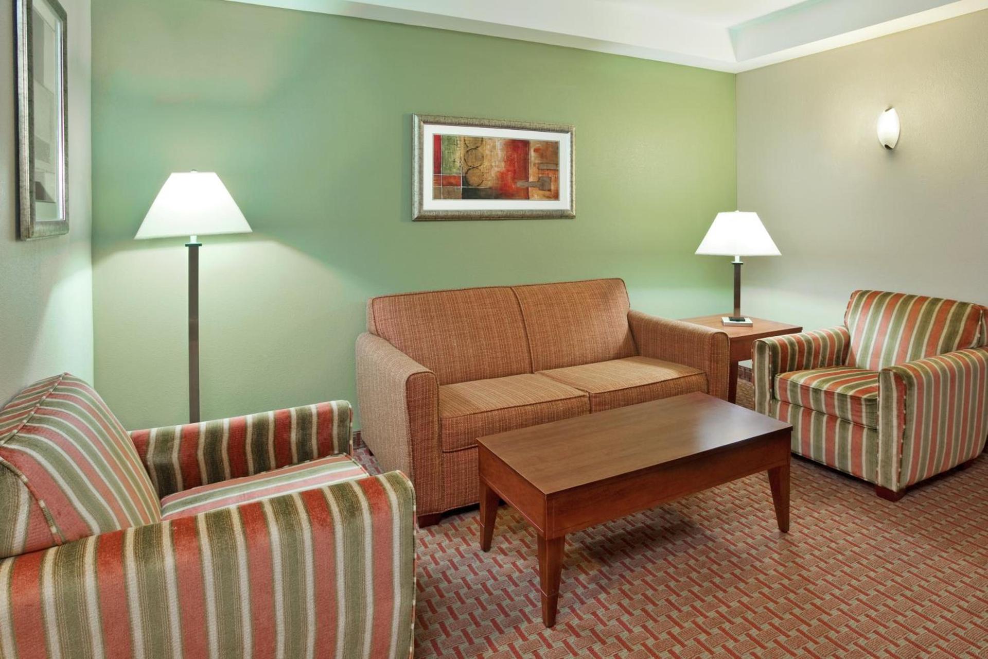 Holiday Inn Express & Suites Niagara Falls by IHG photo 9