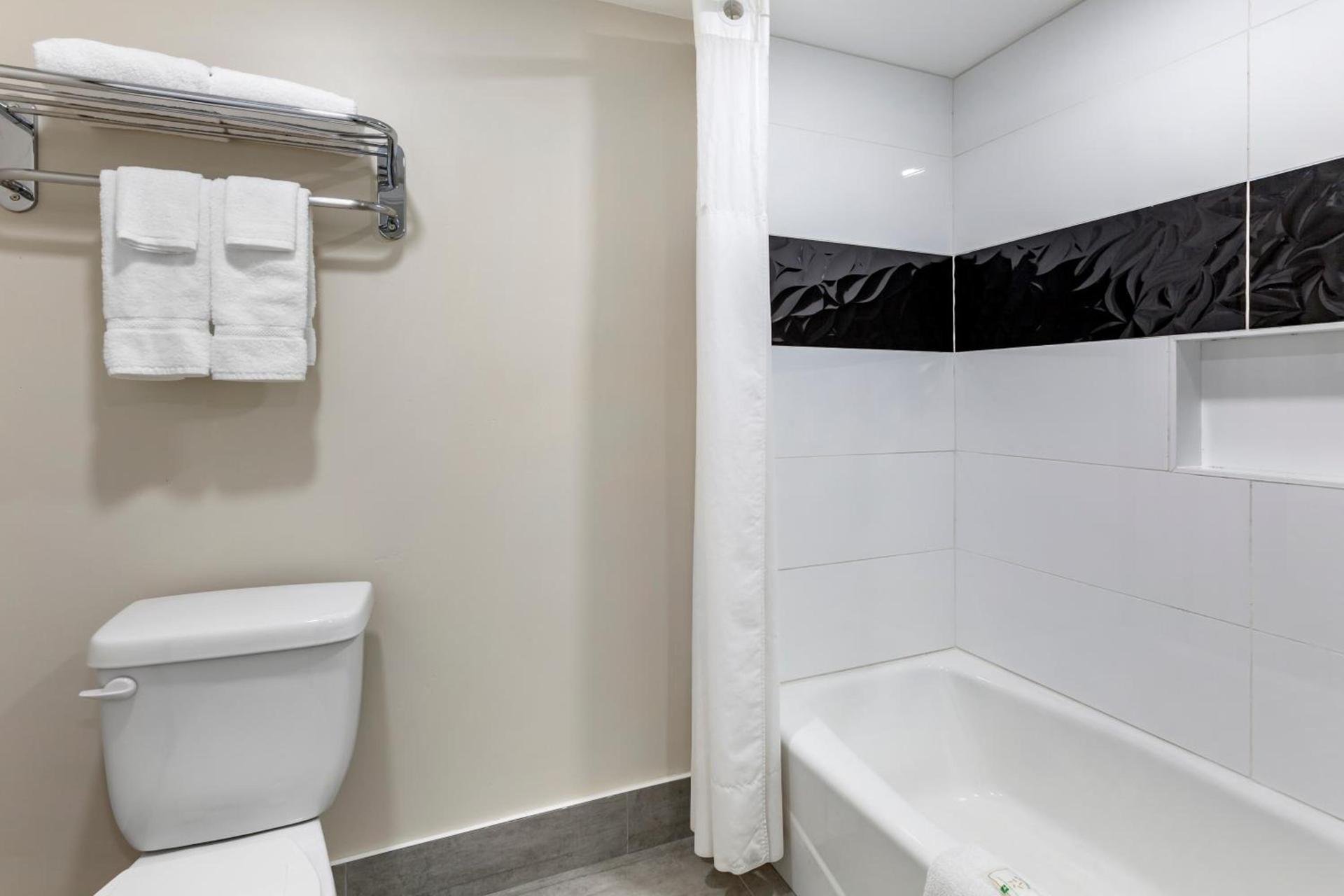 Quality Inn & Suites Goodyear - Phoenix West photo 14