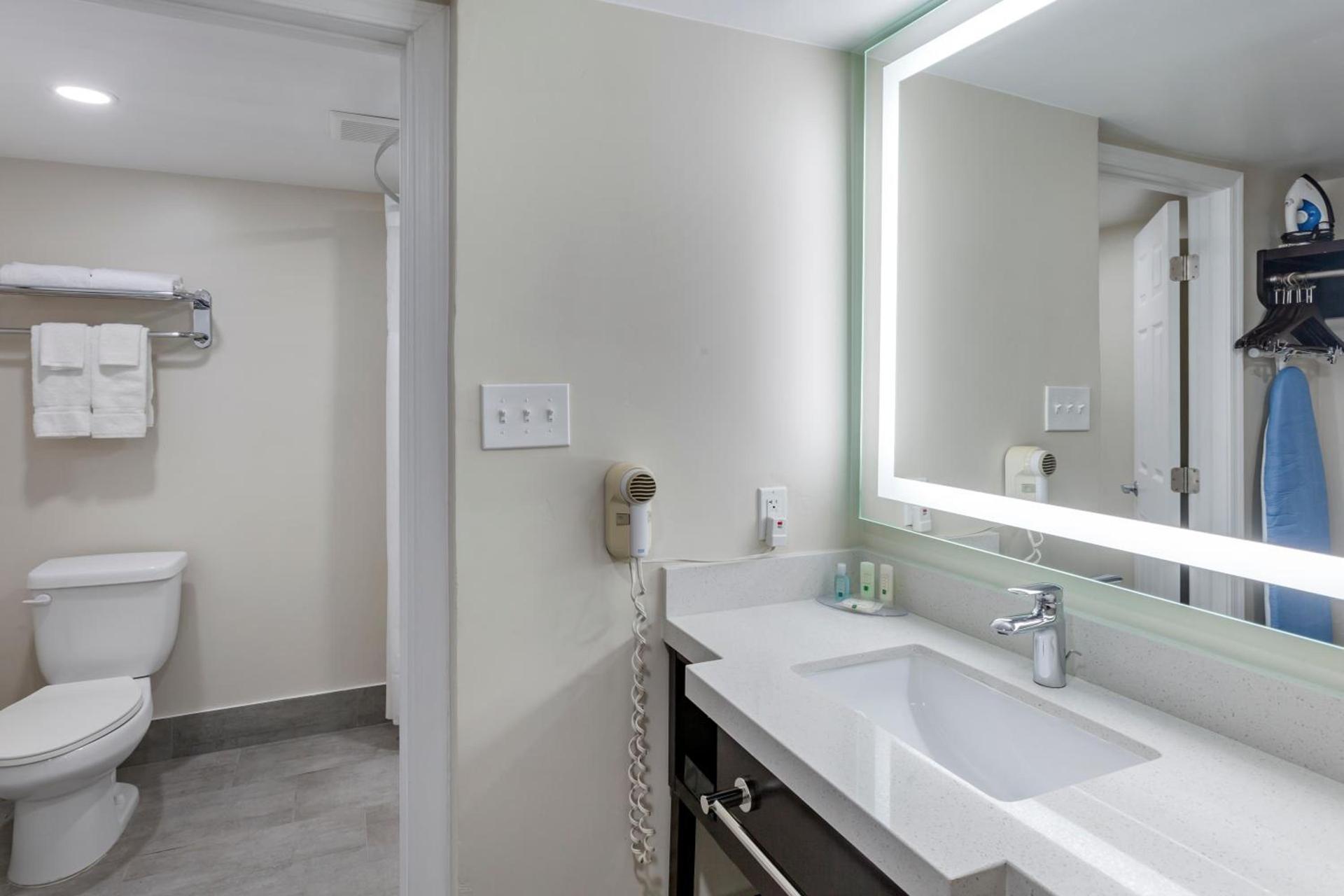 Quality Inn & Suites Goodyear - Phoenix West photo 36