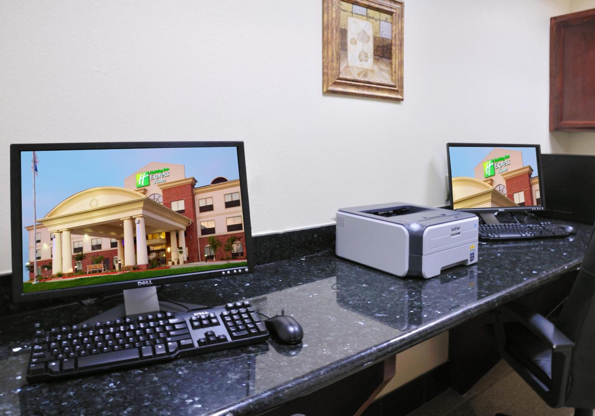 Holiday Inn Express & Suites Sealy by IHG photo 6