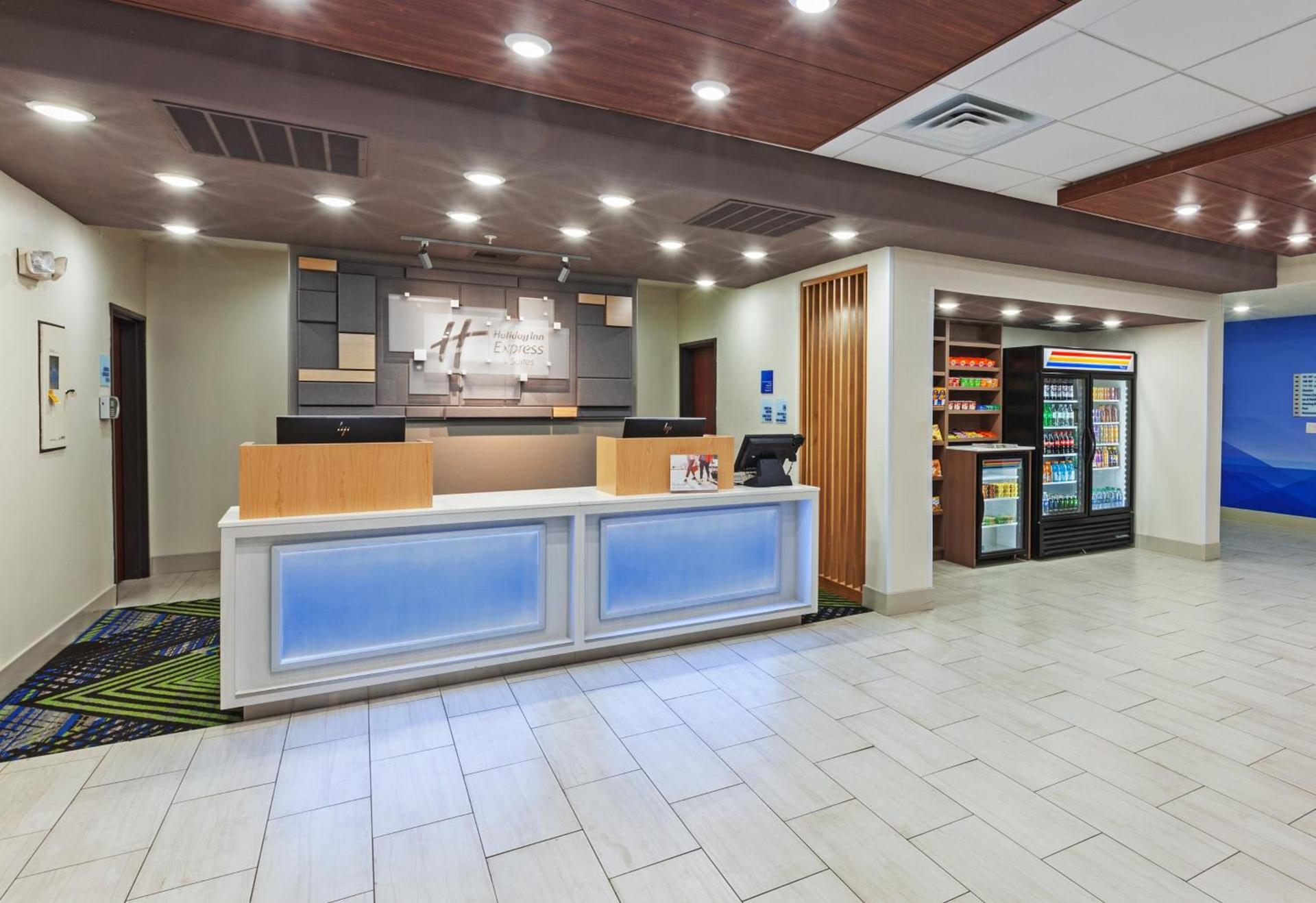 Holiday Inn Express & Suites Sealy by IHG photo 12