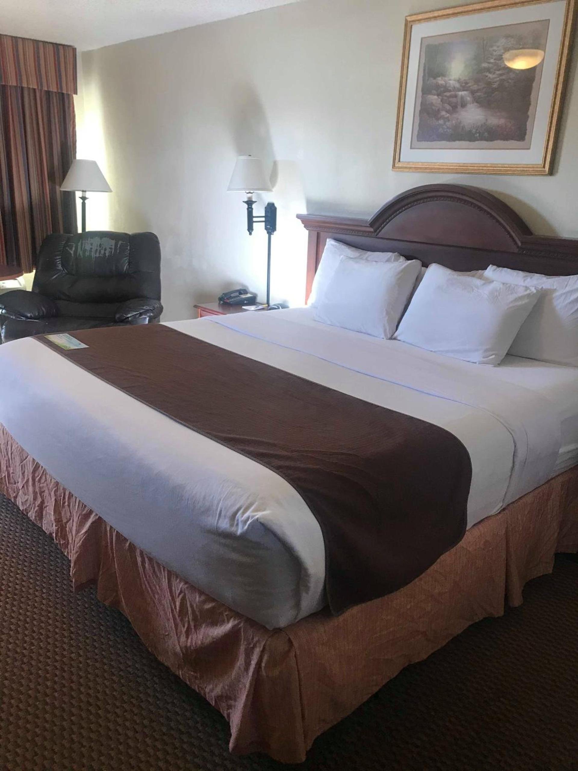 Days Inn by Wyndham Abilene photo 10
